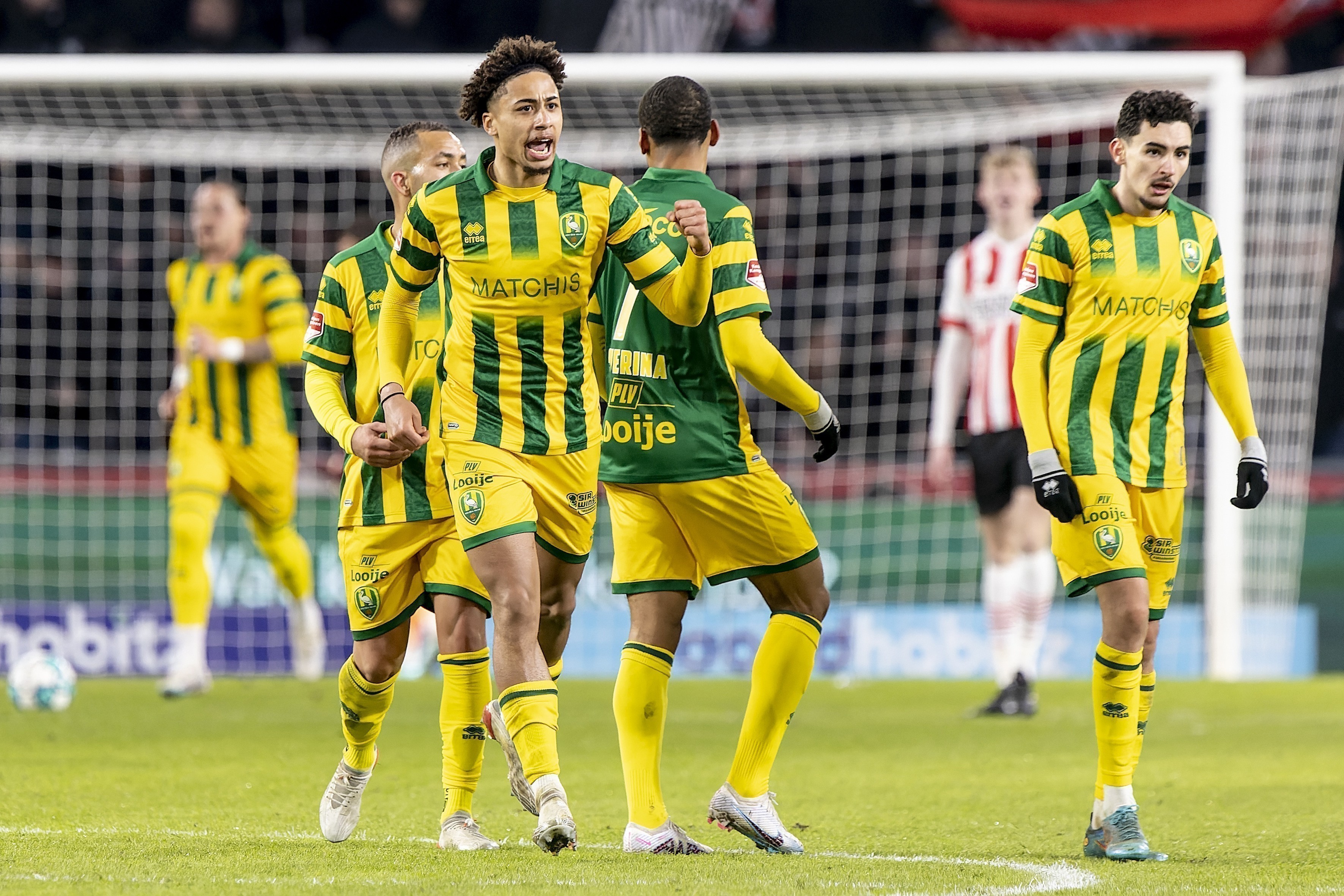 Gaat Dick Advocaat verlengen bij ADO Den Haag?