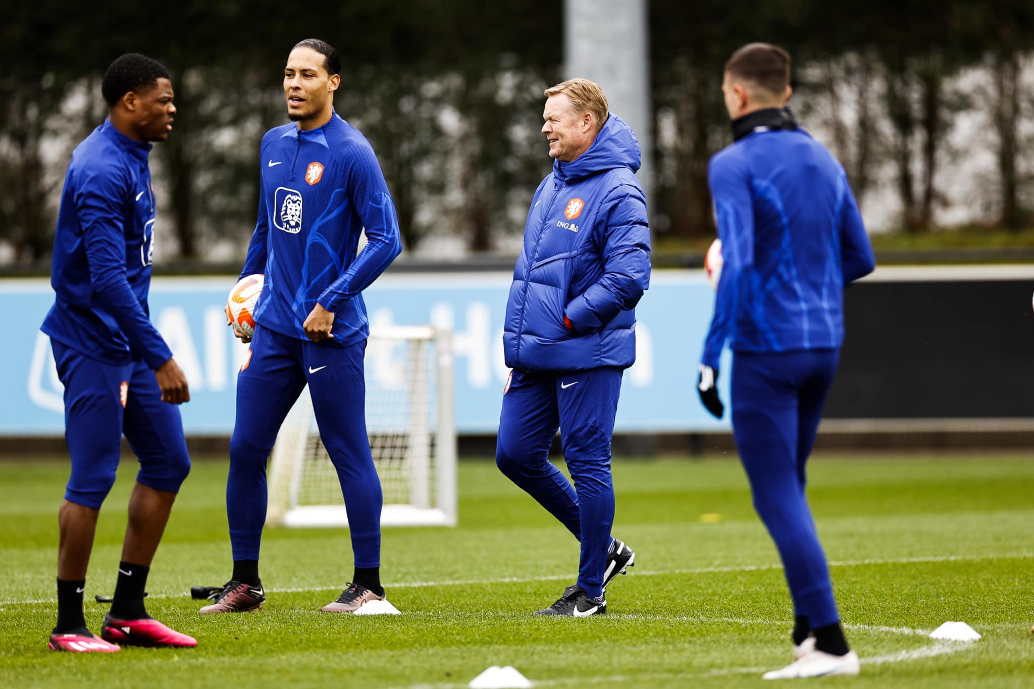 Paniek bij Oranje: Meerdere spelers ziek naar huis