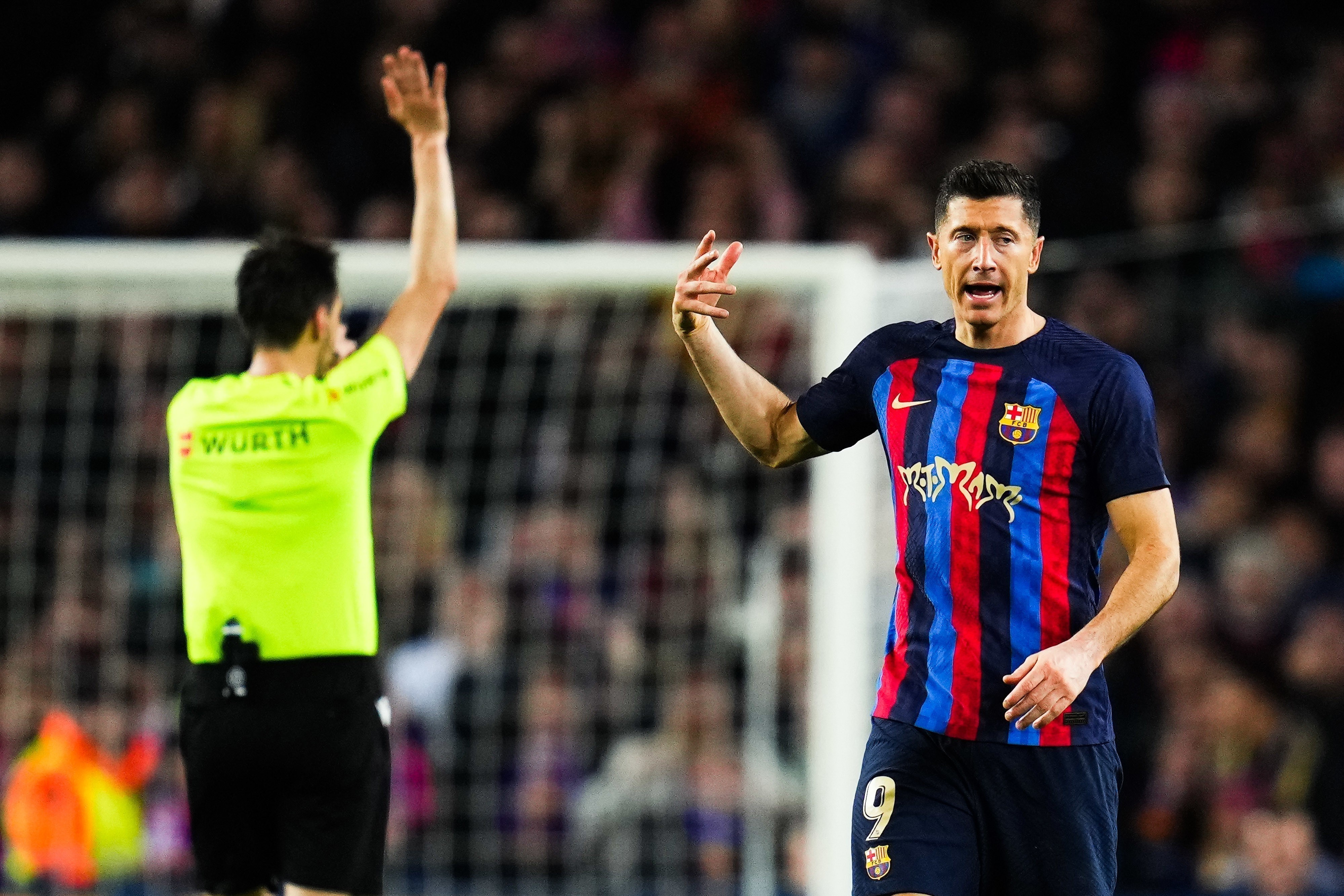 Scheidsrechtersbaas eerlijk over waarom hij werd betaald door Barcelona