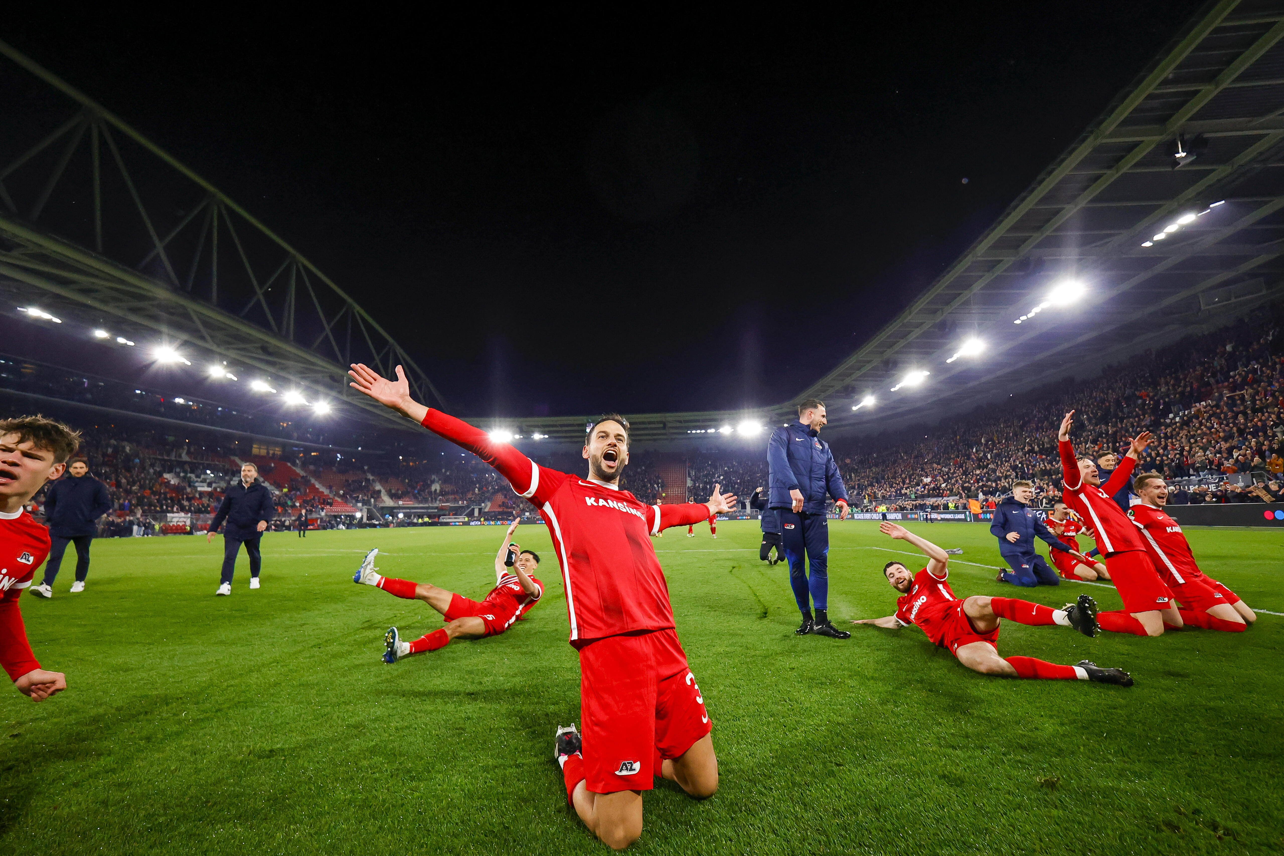 AZ overleeft als enige Nederlandse club in Europa