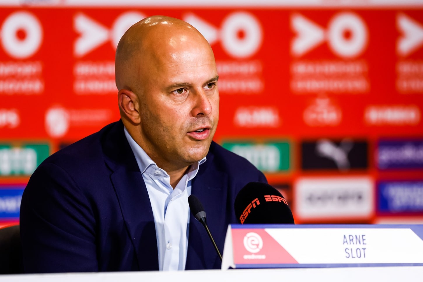 Arne Slot blijft bij Feyenoord