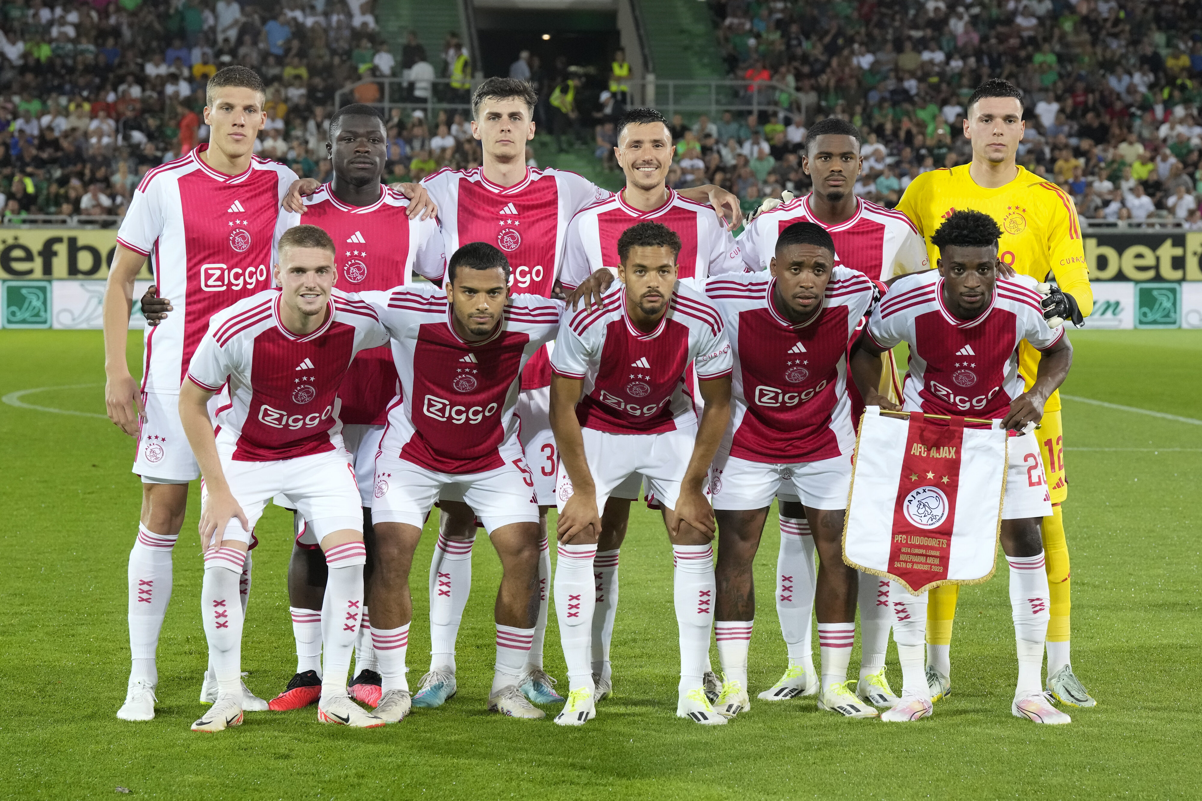 Overweldigend Optreden van Ajax tegen Ludogorets in Europa League Play-offs