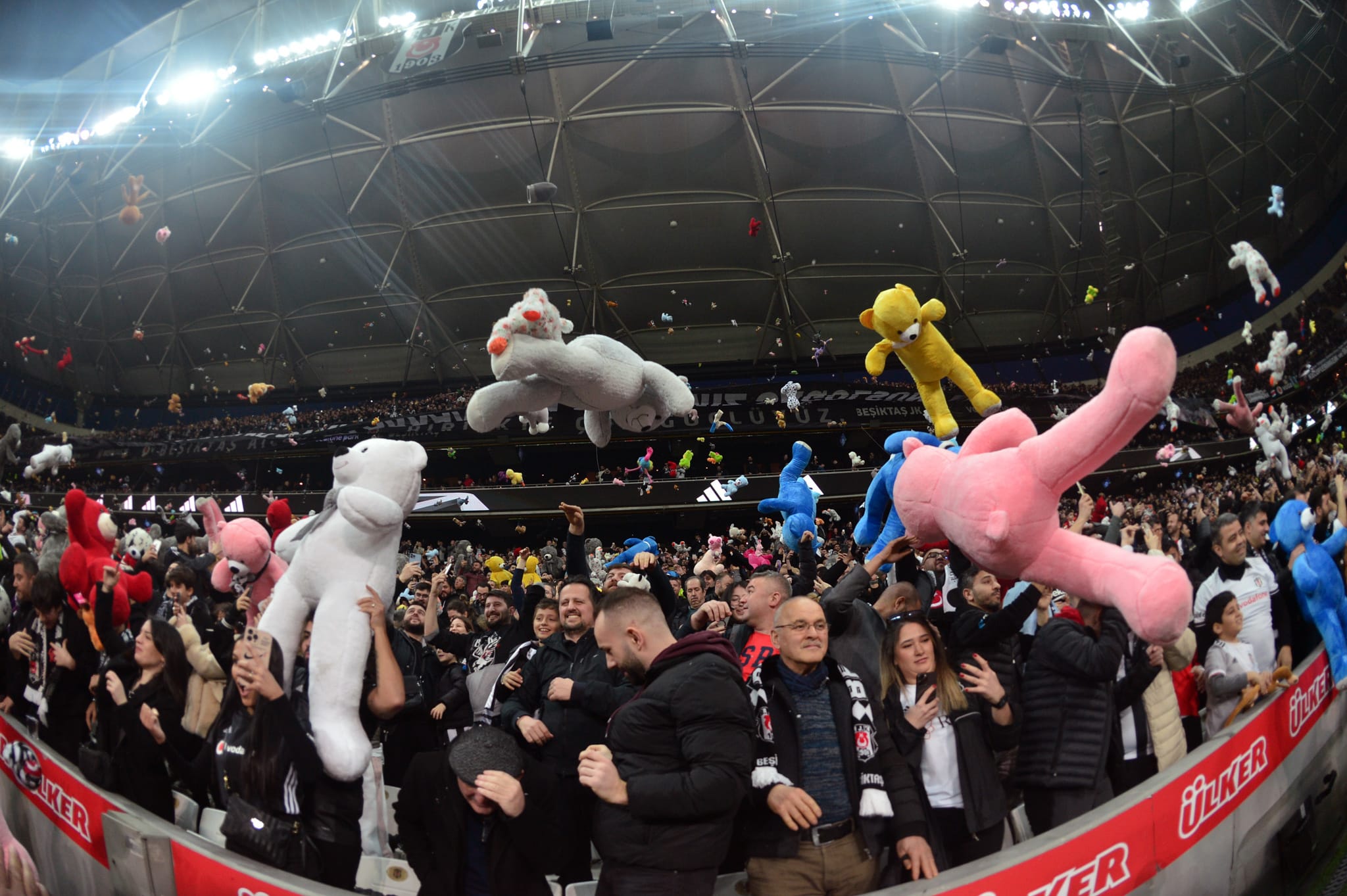 Галатасарай срещу Бешикташ на живо: телевизия и онлайн