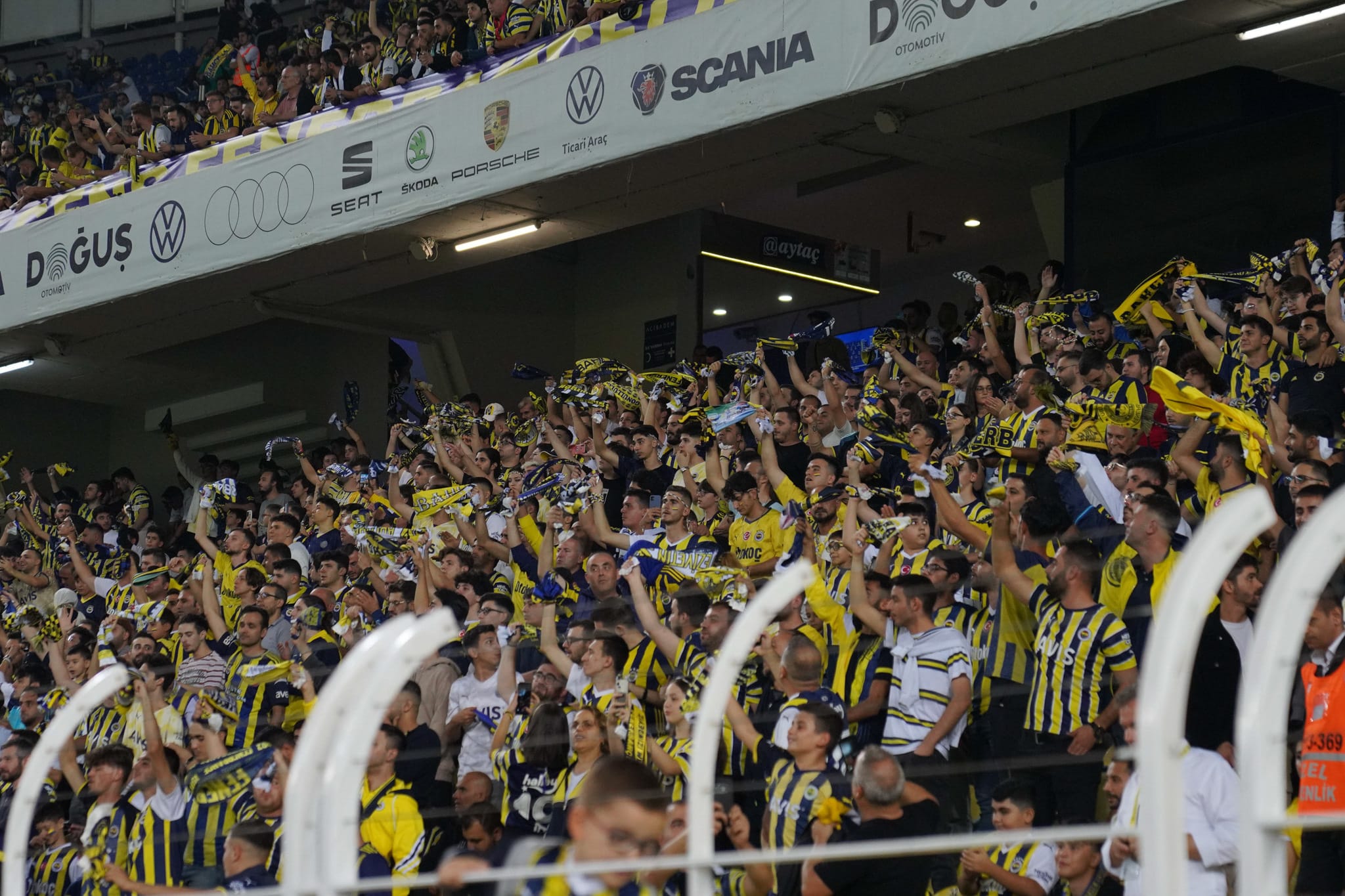 Фенербахче срещу Лудогорец на живо: телевизия и онлайн