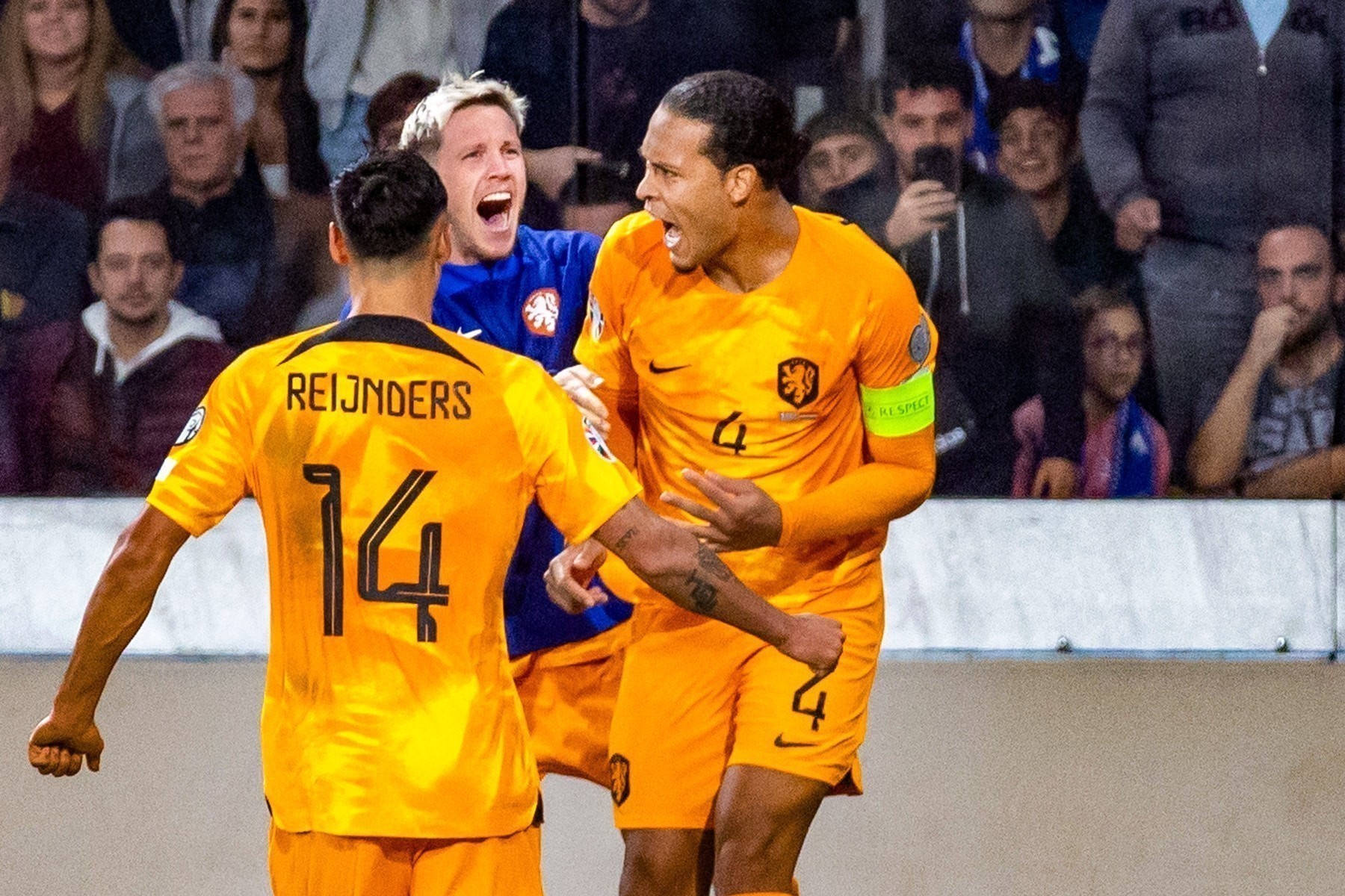 Nederlands elftal behaalt belangrijke overwinning op Griekenland en nadert EK-kwalificatie