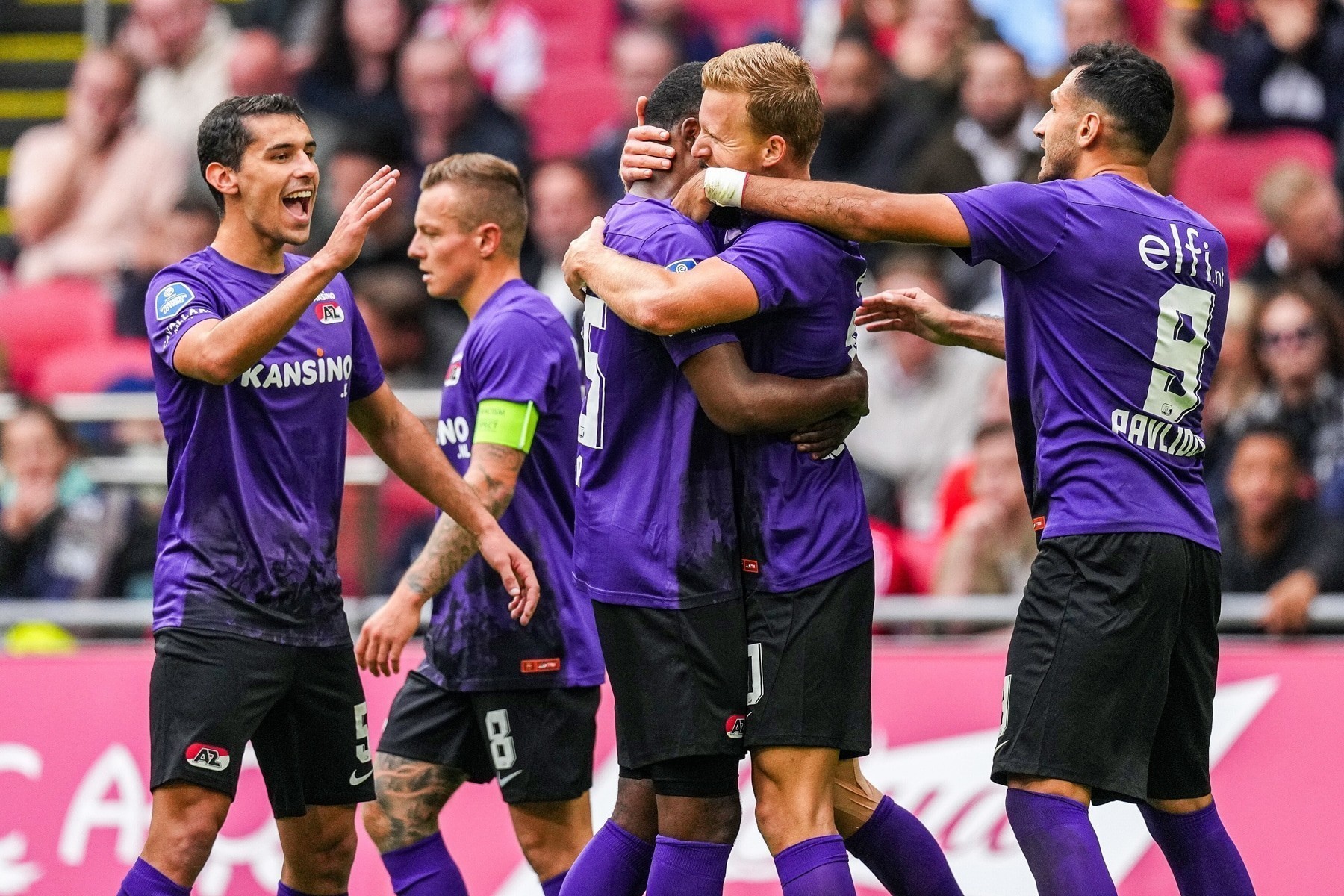 AZ verslaat Ajax met 1-2 en verergert crisis in Amsterdam