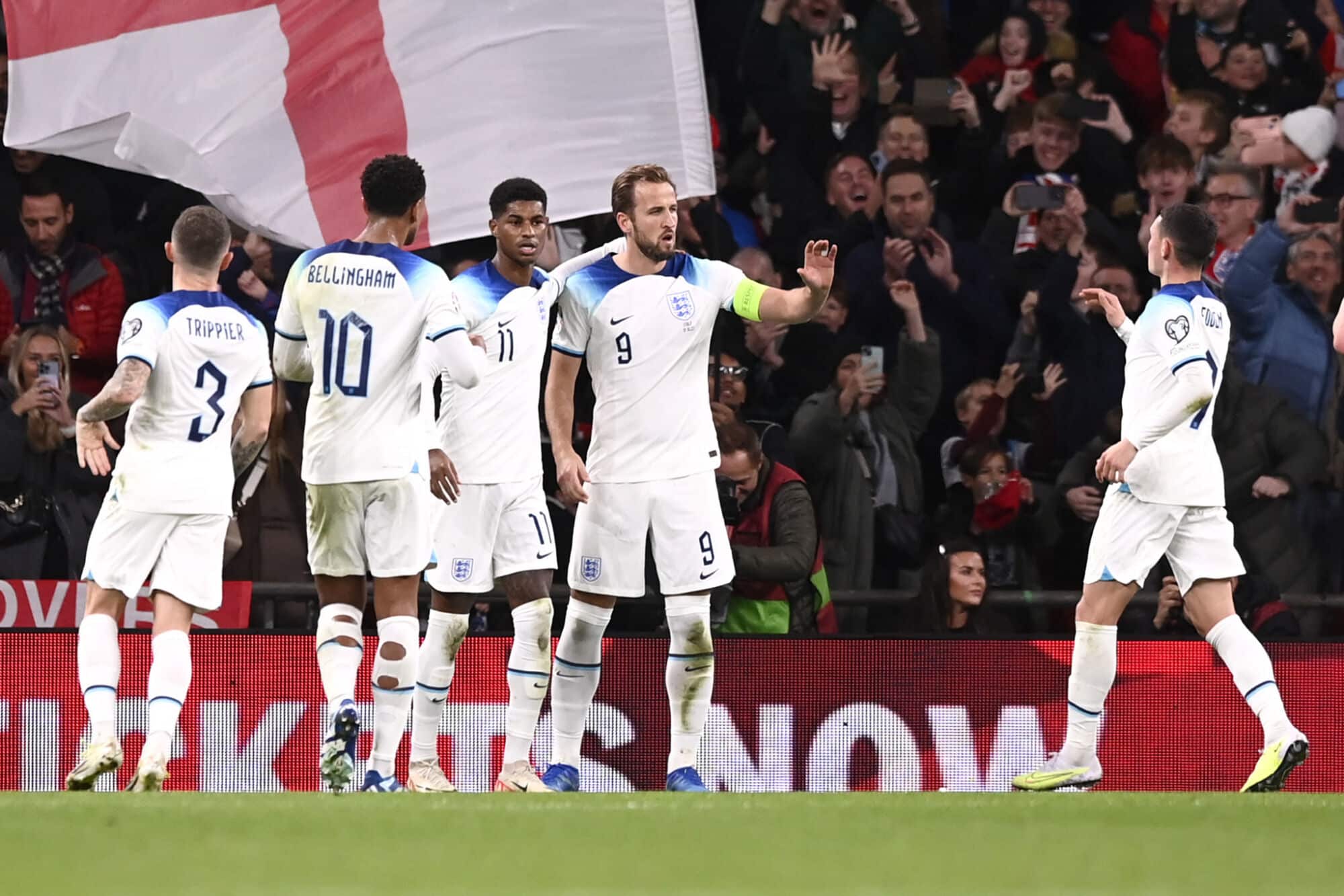 Състави за Англия срещу Малта