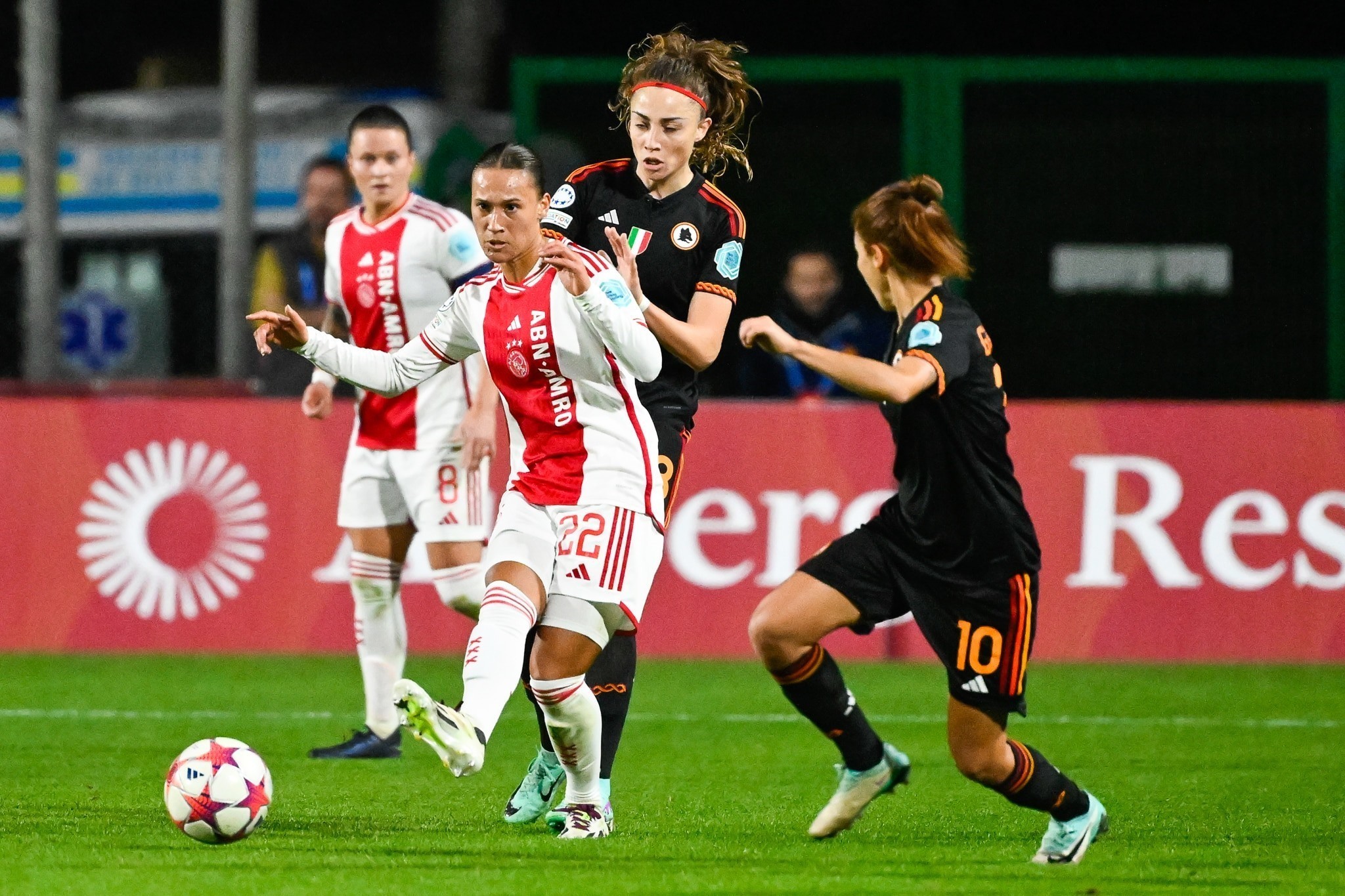 Ajax Vrouwen Lijdt Tegenvallende Nederlaag tegen AS Roma in Champions League