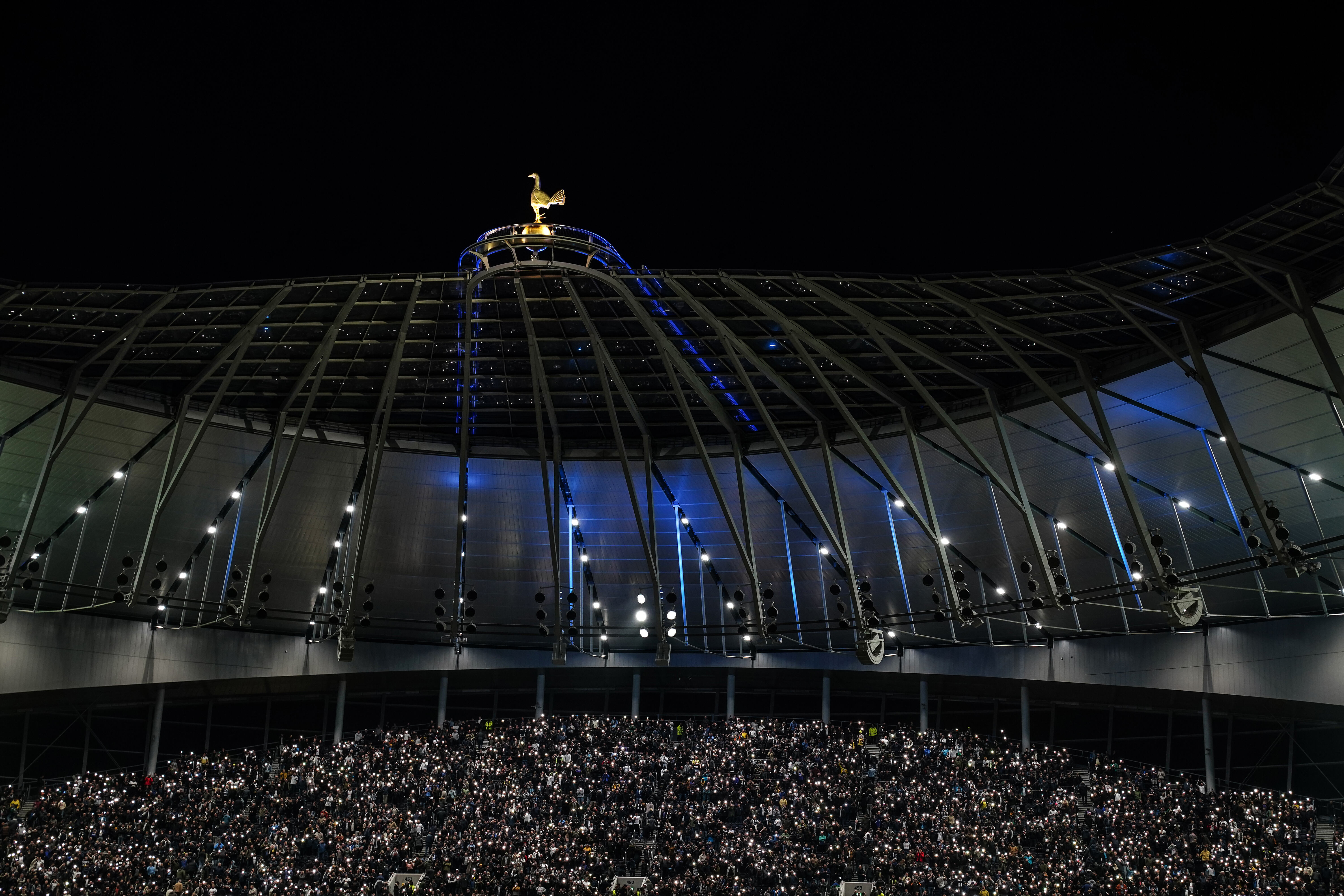 Къде да гледате Тотнъм срещу Астън Вила на живо