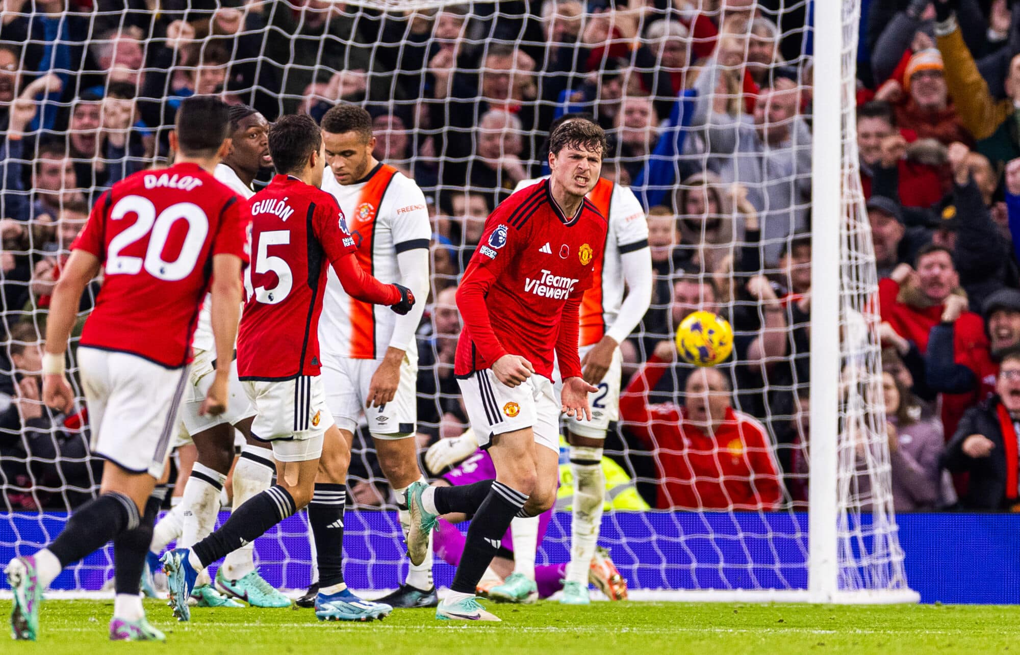 Къде да гледате Евертън срещу Манчестър Юнайтед