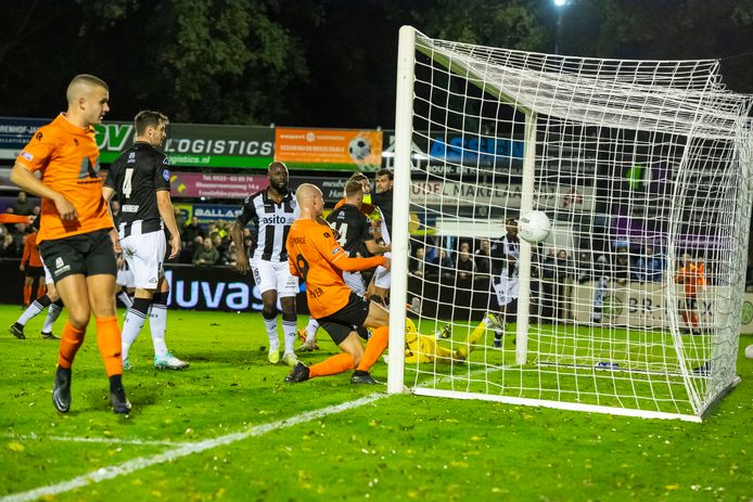 Heracles Almelo en PEC Zwolle Verrassend Uitgeschakeld in de TOTO KNVB Beker