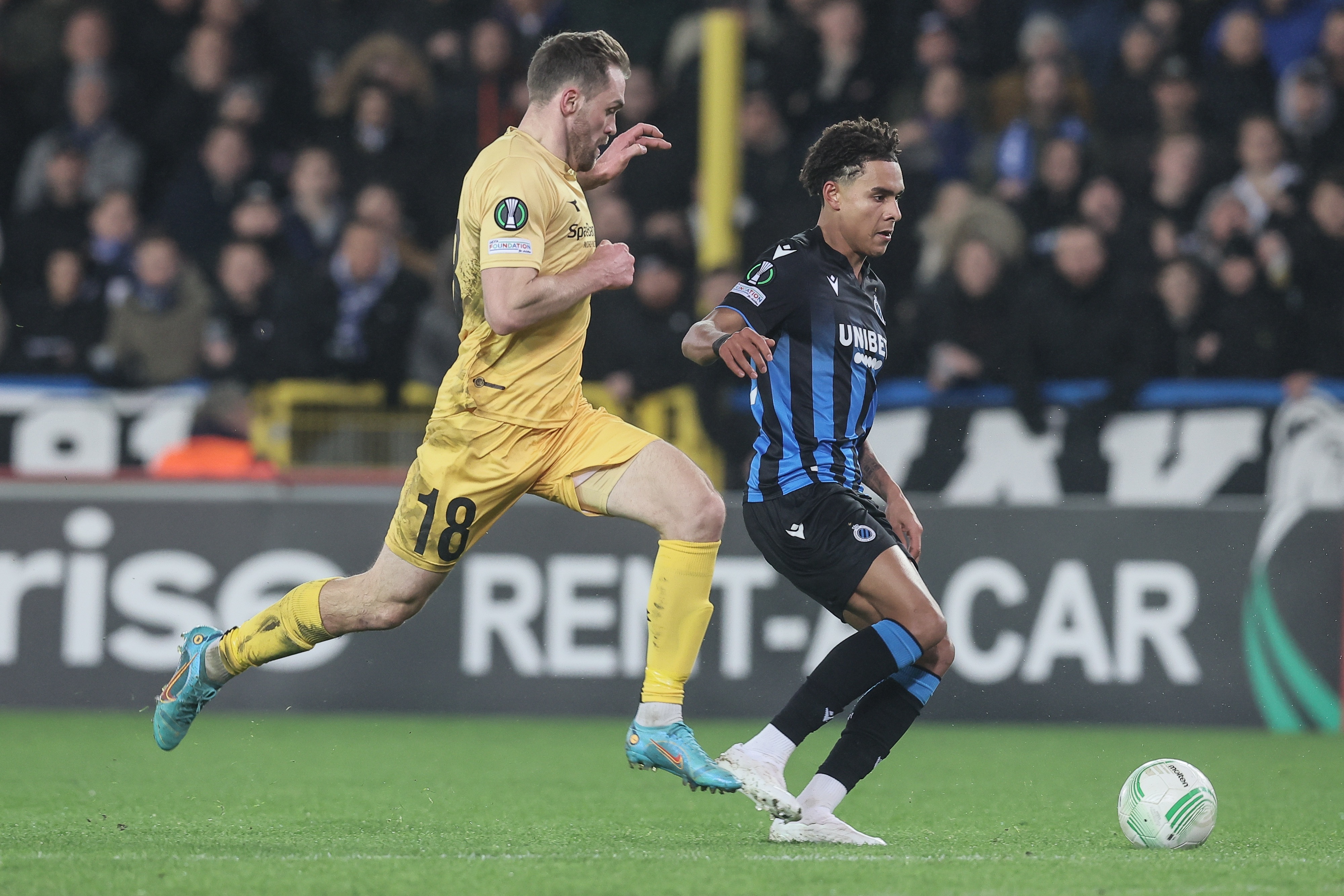 Tegen wie speelt Ajax in de tussenronde van de Conference League?