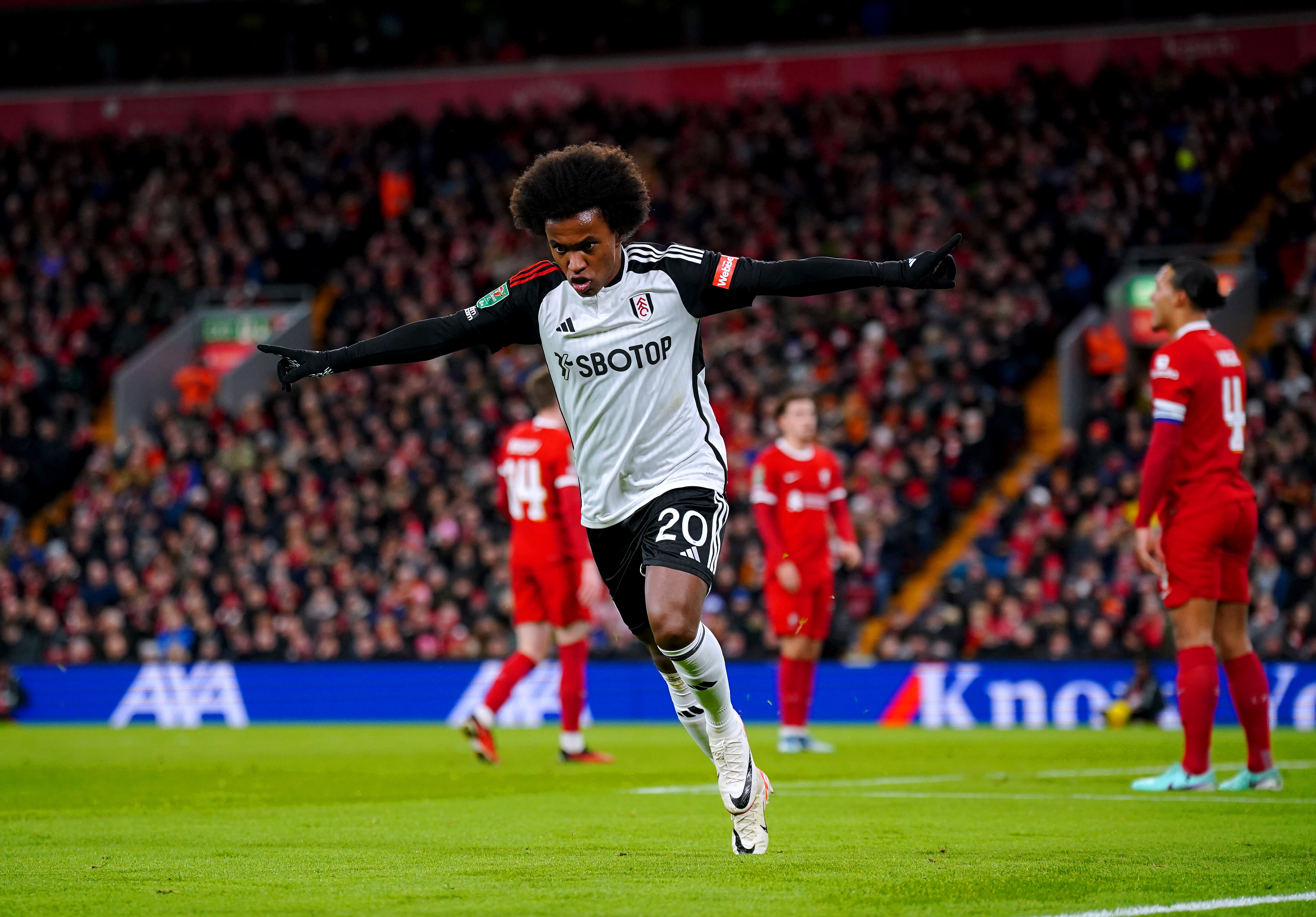 Fulham – Liverpool felállások: elúszóban a bajnoki cím?