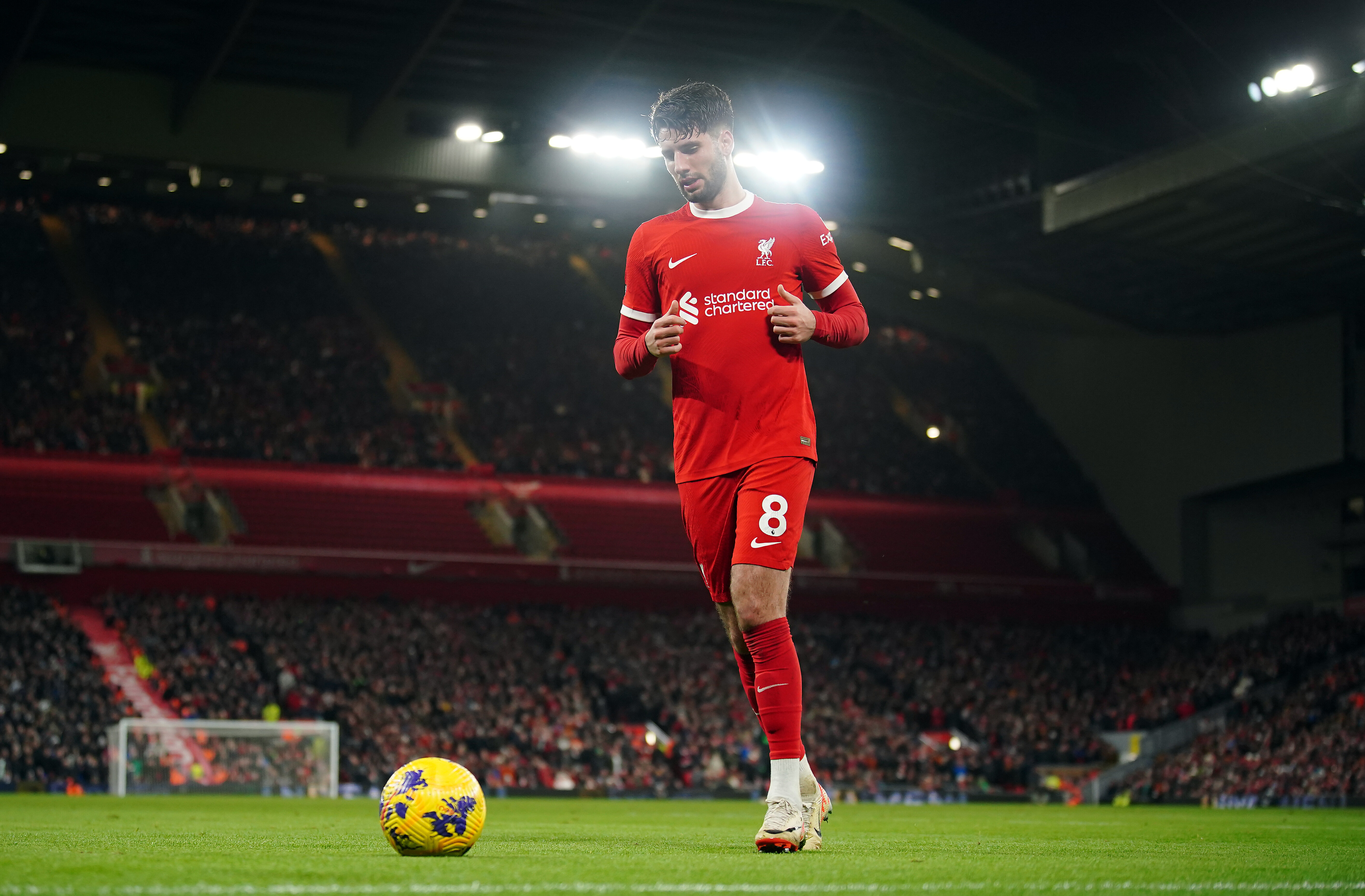 Chelsea – Liverpool felállások: Szoboszlai első liverpooli trófeája érkezik?