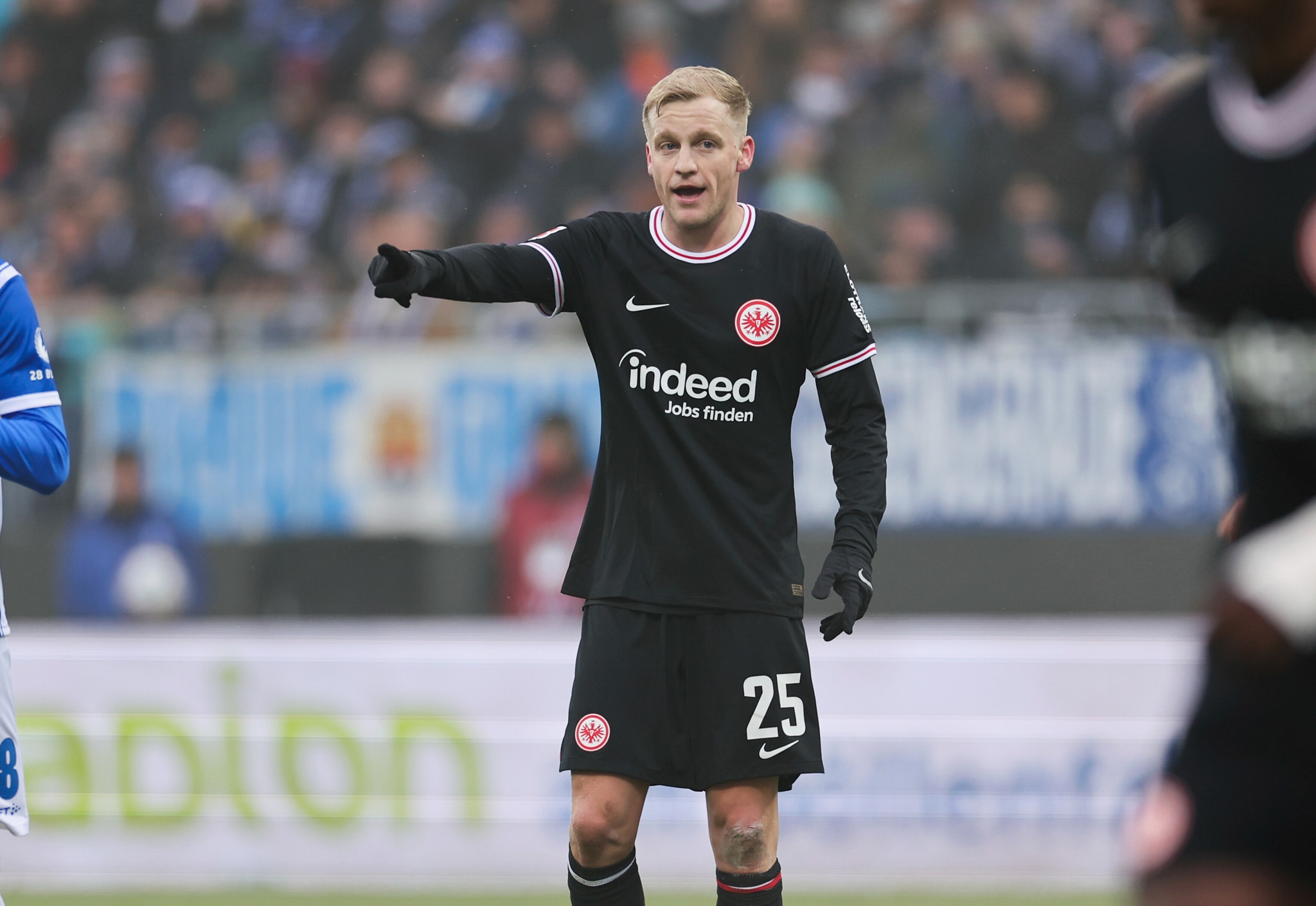 Teleurstelling voor Donny Van de Beek bij Frankfurt: Buiten de boot voor Europees voetbal