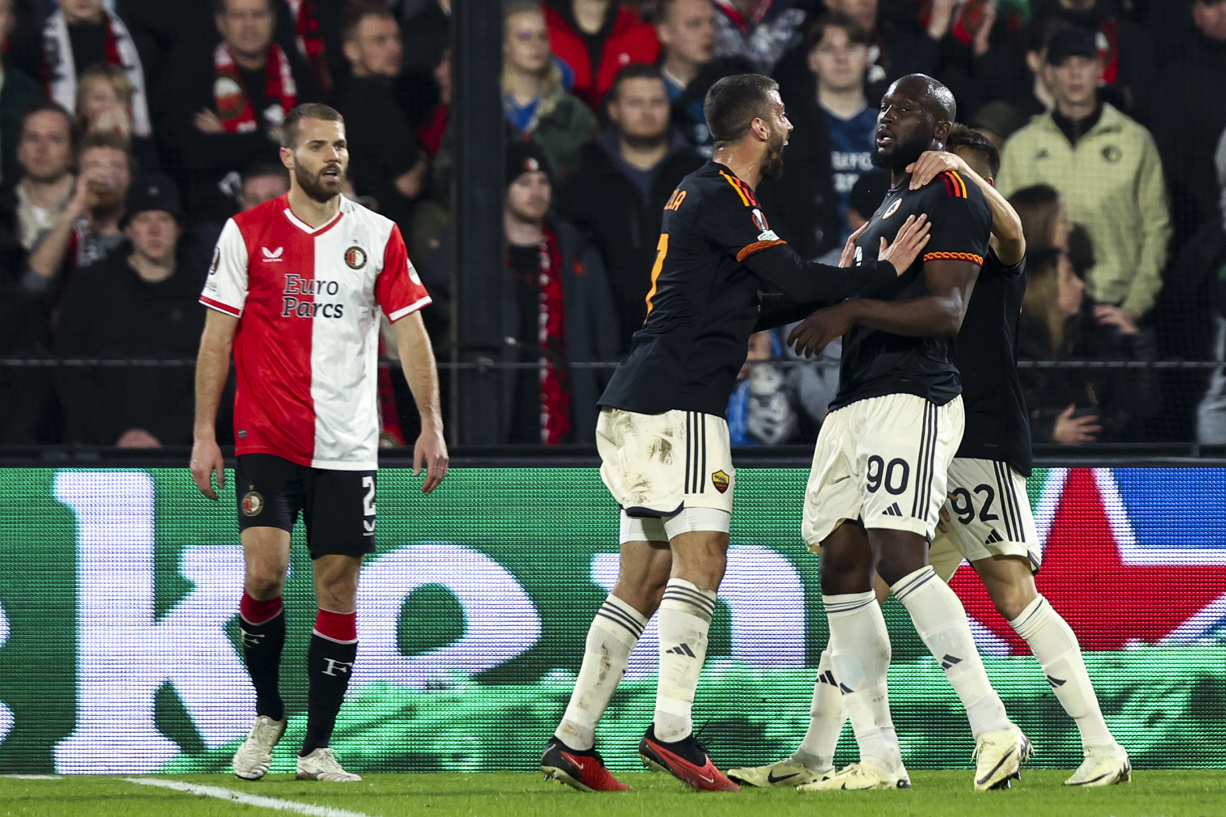 Feyenoord Houdt Stand Tegen AS Roma Ondanks Blessureleed
