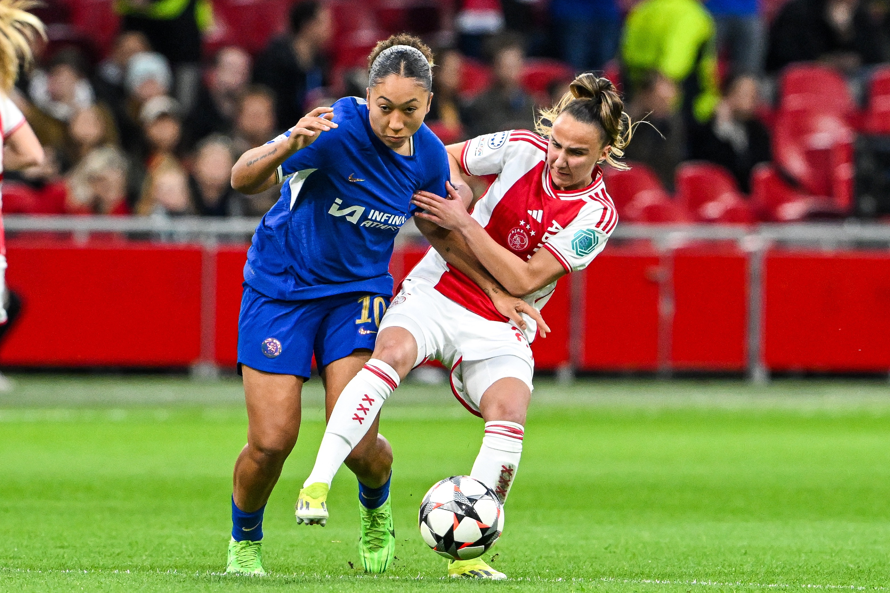 Forse Nederlaag voor Ajax Vrouwen in Champions League Kwartfinale