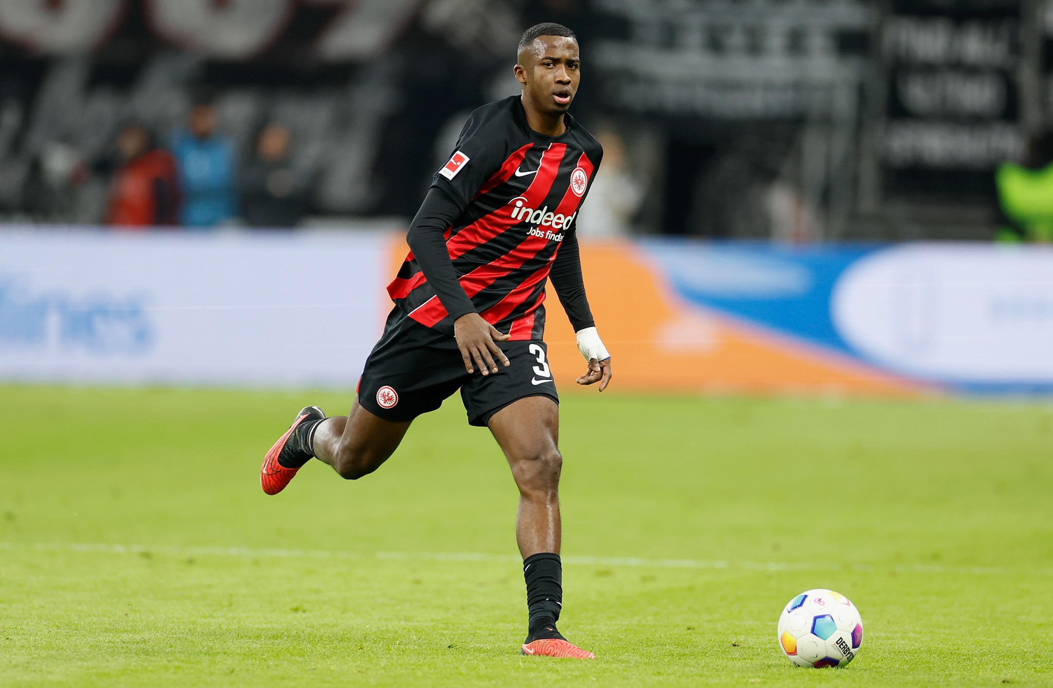 Pacho transfer fee set as PL clubs sharpen knives