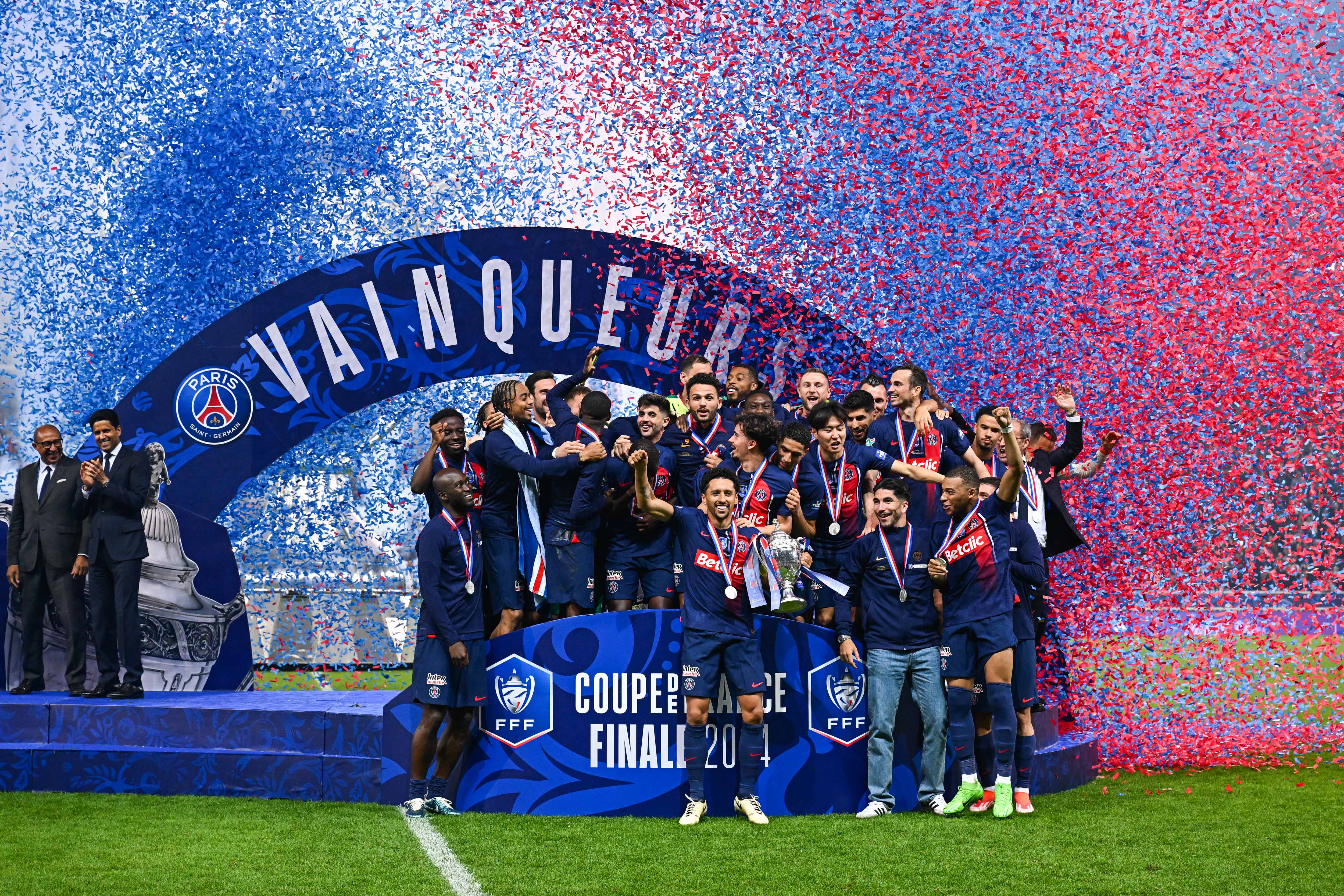 PSG Bekroont Mbappé’s Afscheidsduel met Bekerwinst tegen Lyon