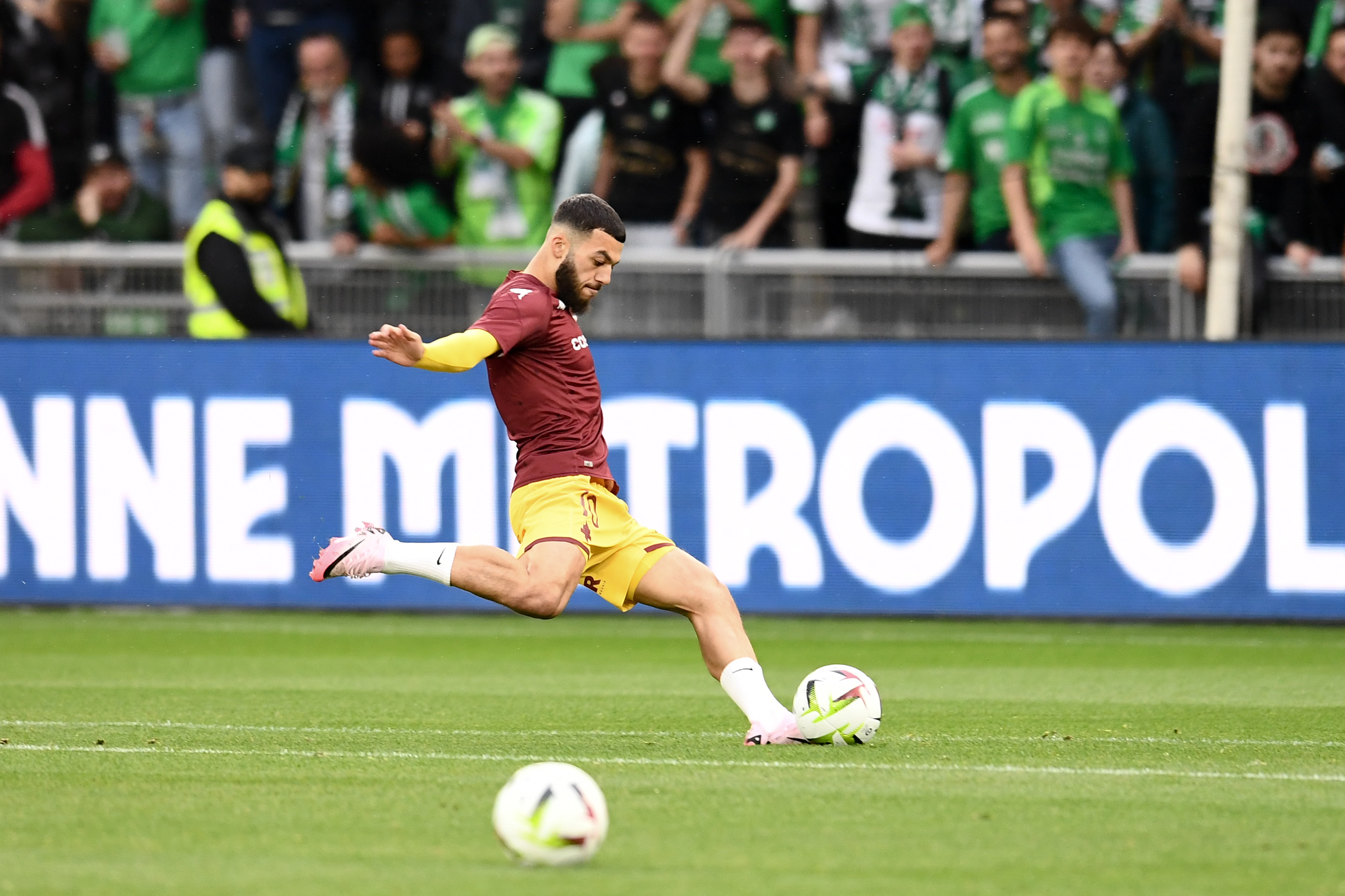 Ajax Neemt Afscheid van Georges Mikautadze na Slechts één Jaar