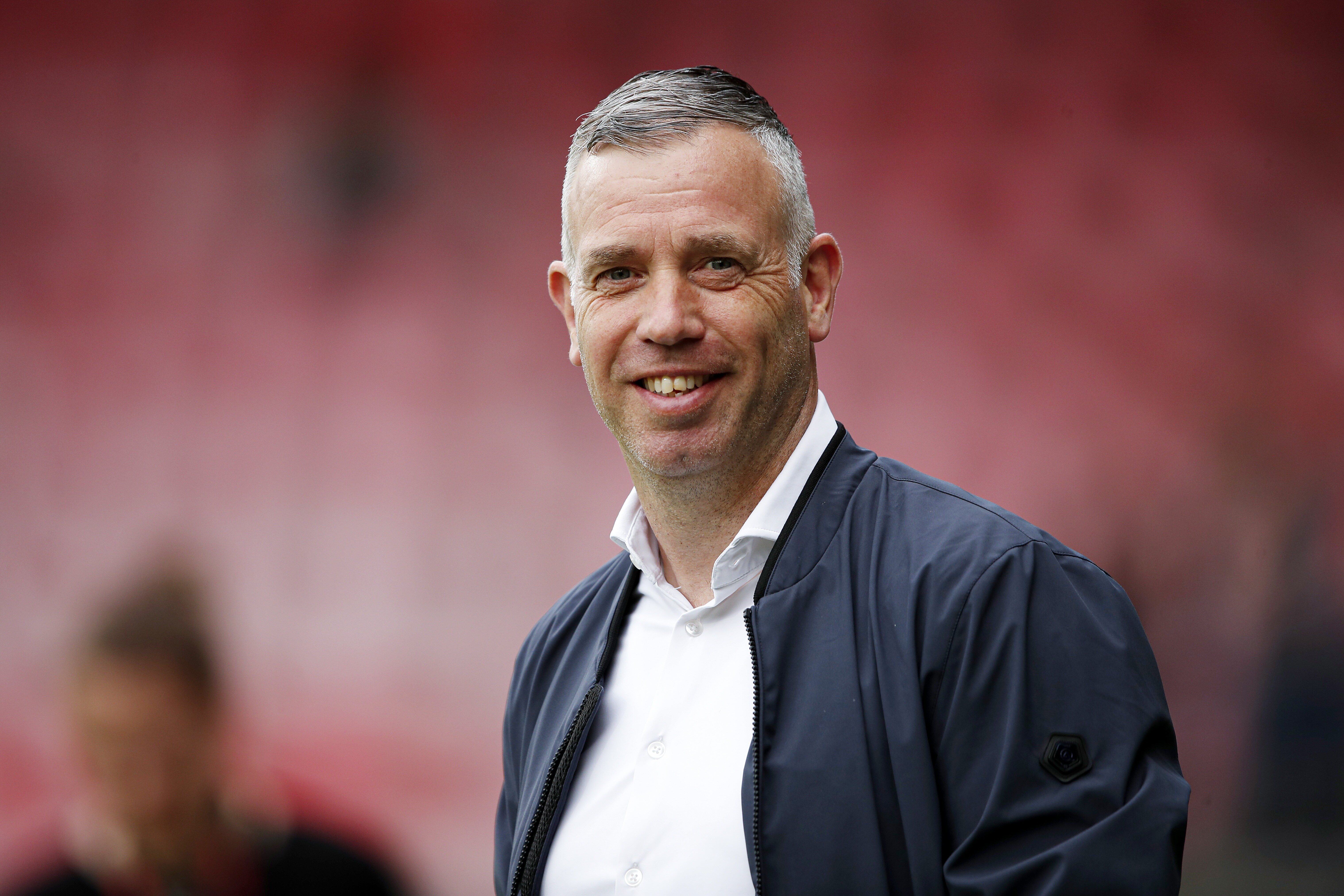Go Ahead Eagles-trainer René Hake in beeld bij Manchester United