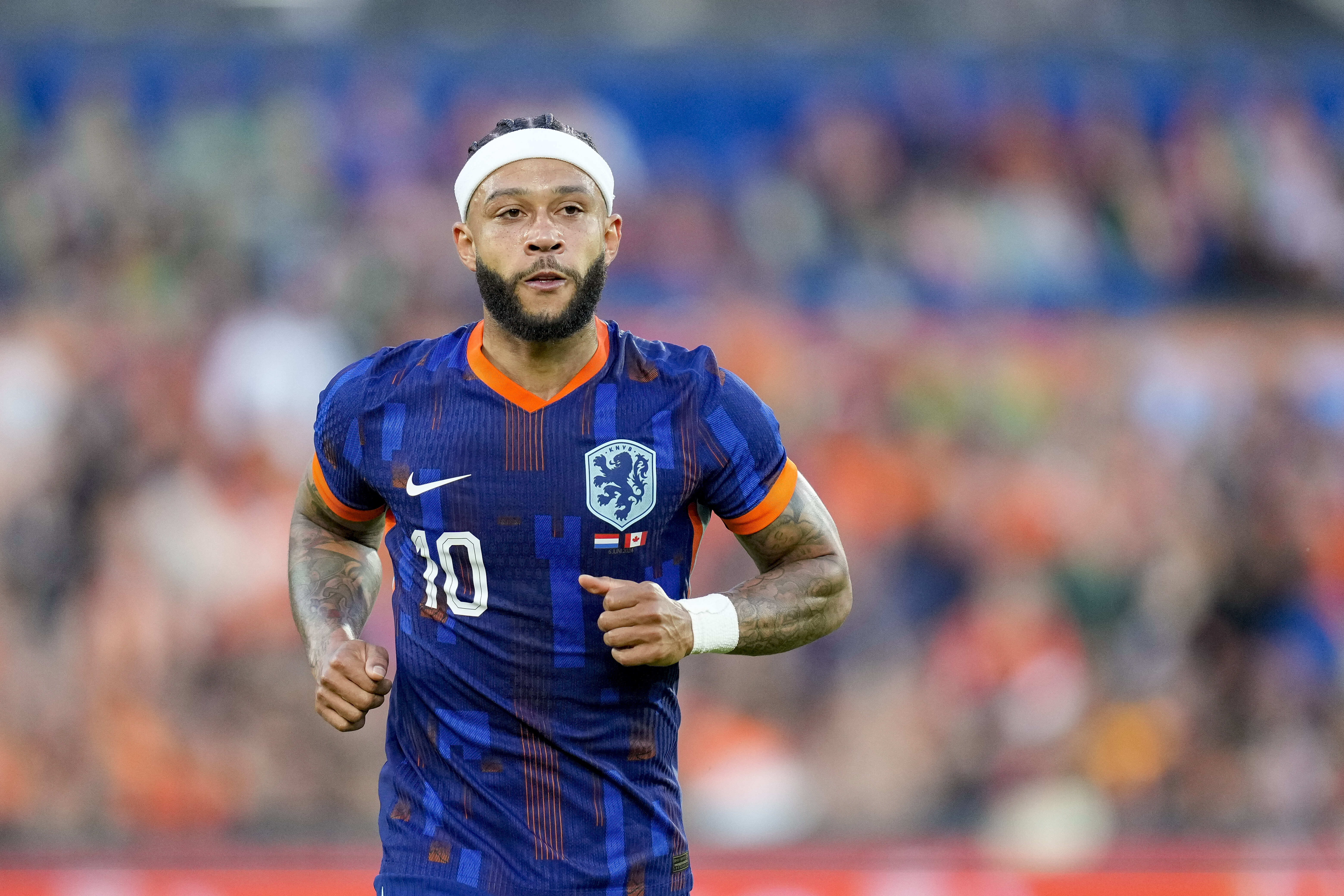 Ronald Koeman en Memphis Depay Bespreken Veelbesproken Hoofdband