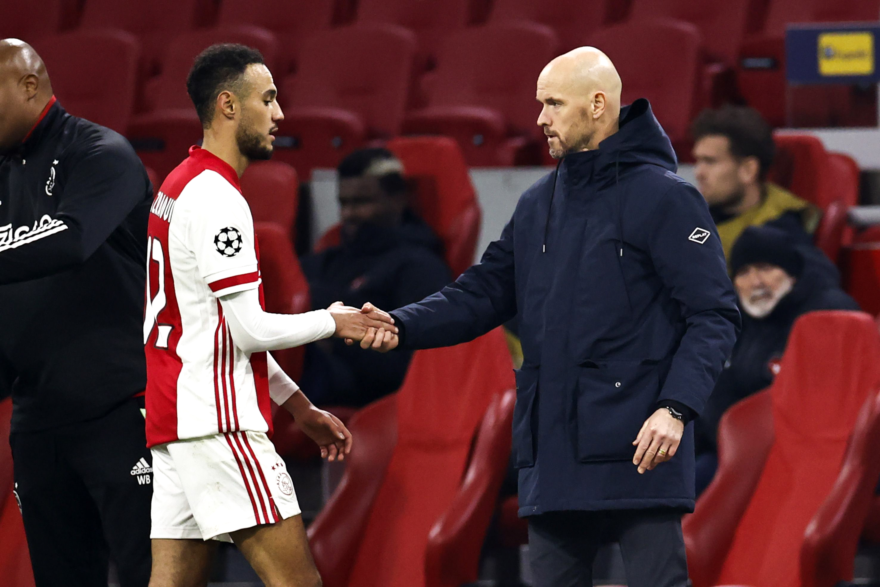 Transfernieuws: Mazraoui naar Manchester United, Onana naar Aston Villa en Summerville op weg naar West Ham