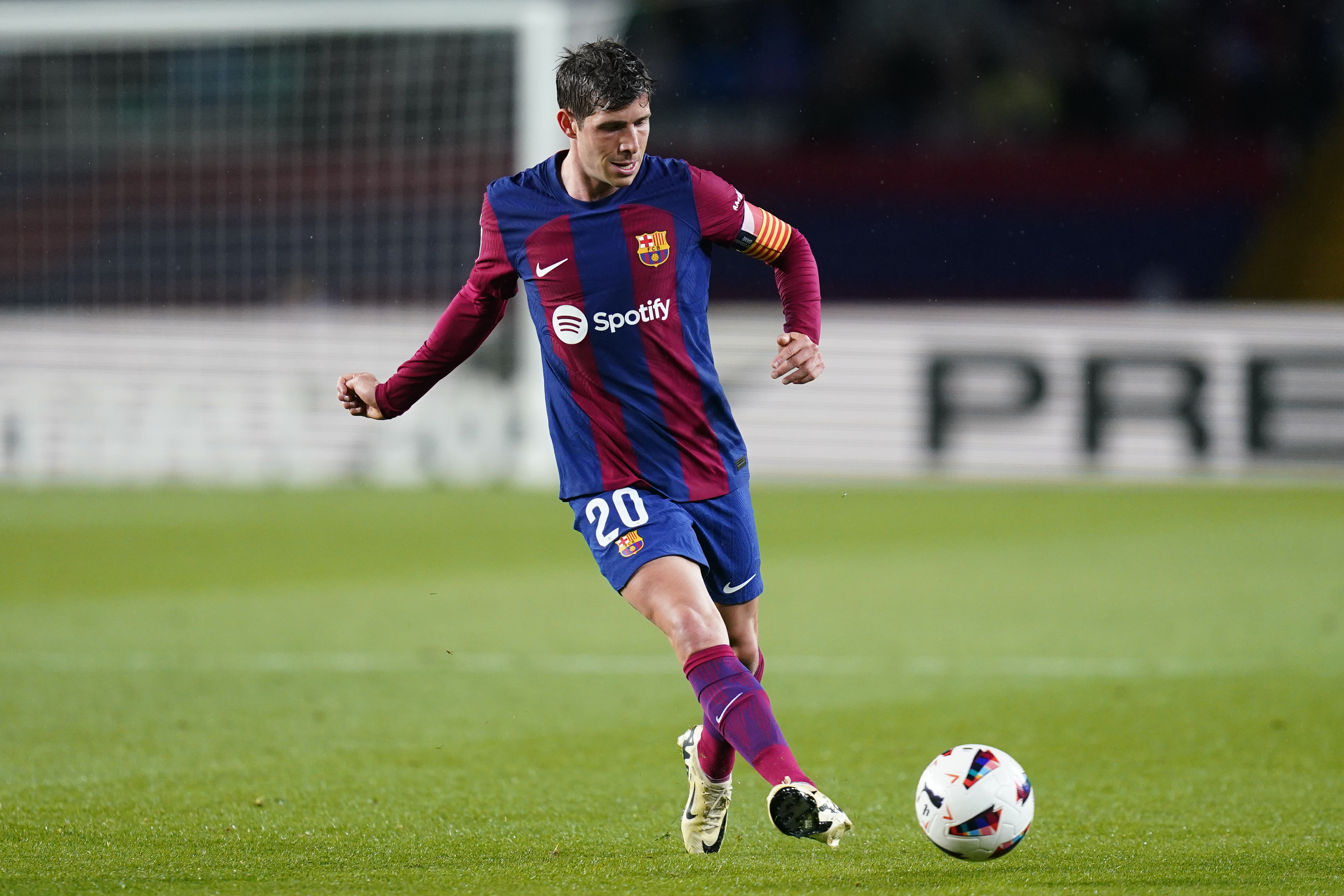 Ajax Achter Sergi Roberto Aan