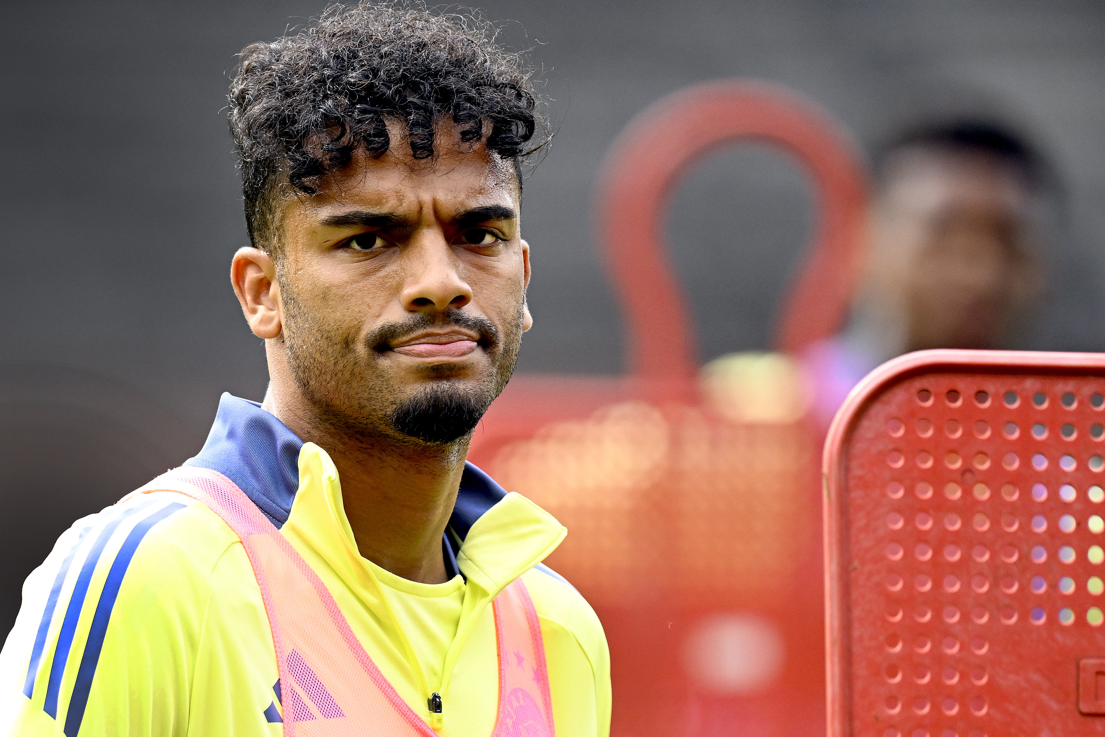 Ajax in de Schijnwerpers met Vertrek van Wijndal en Ramaj, en Sebaoui naar Heerenveen