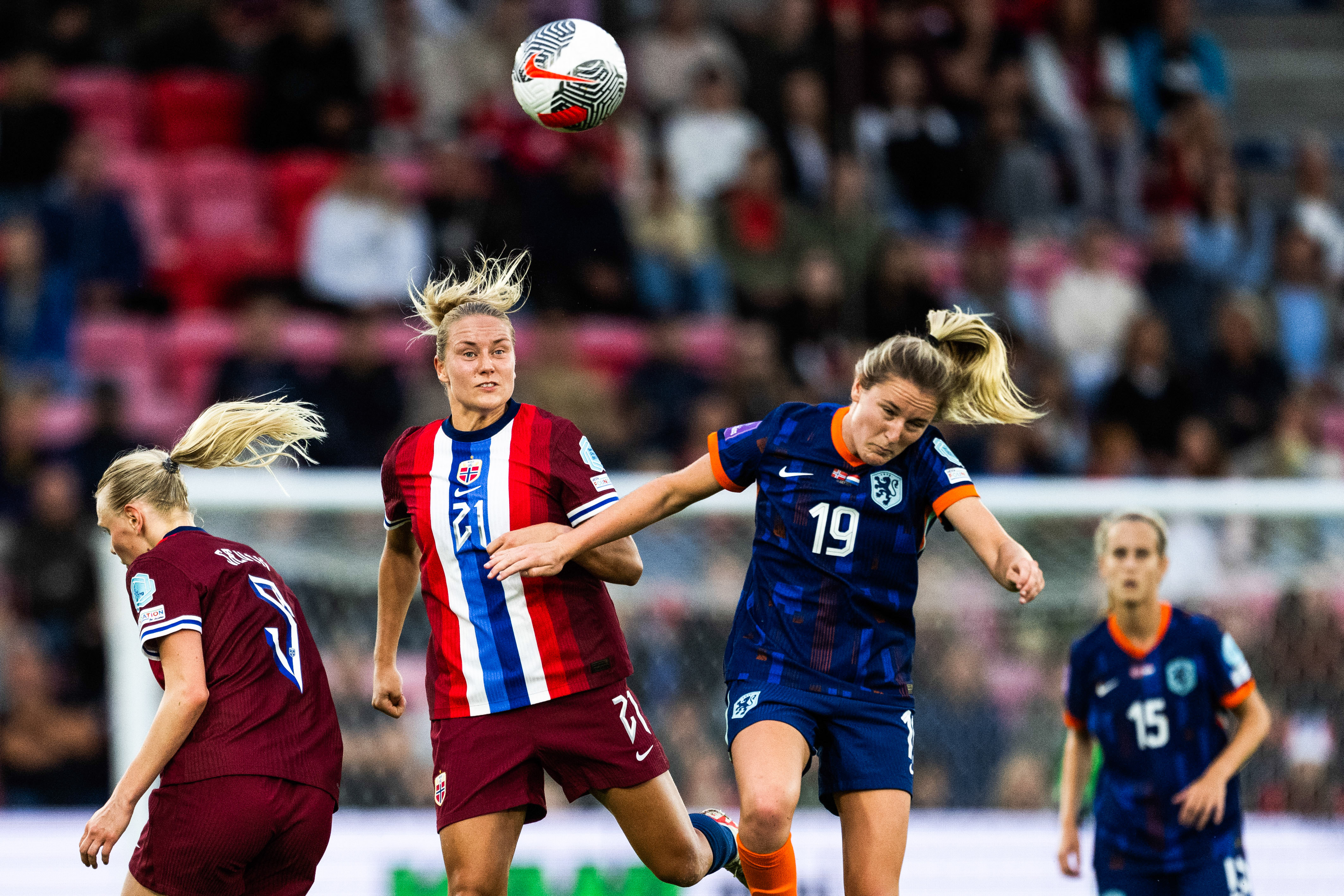 Oranjevrouwen Plaatsen Zich met Moeite voor EK 2025