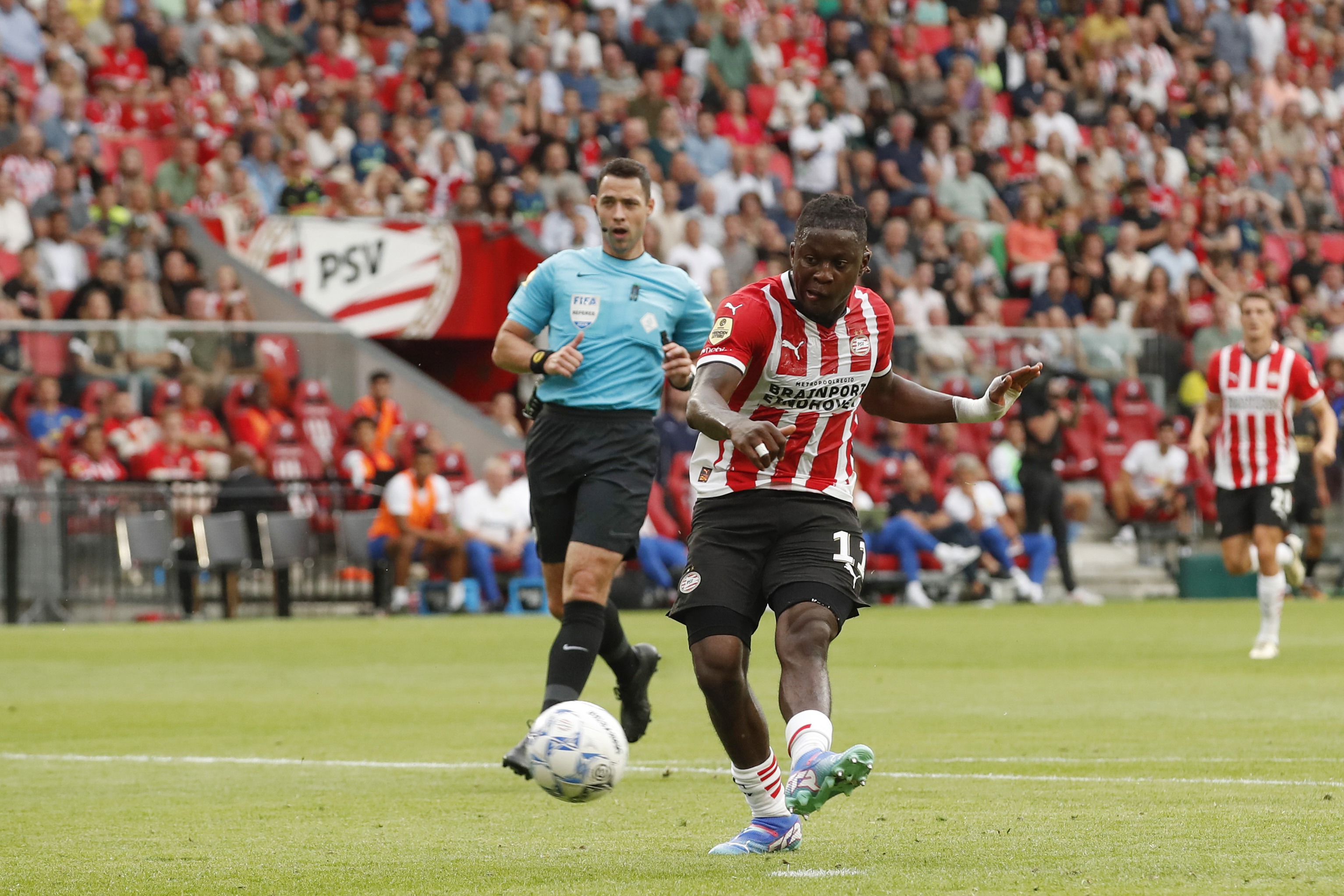 PSV Wint Laatste Oefenwedstrijd Tegen Valencia met 2-1, Saibari Uitblinker