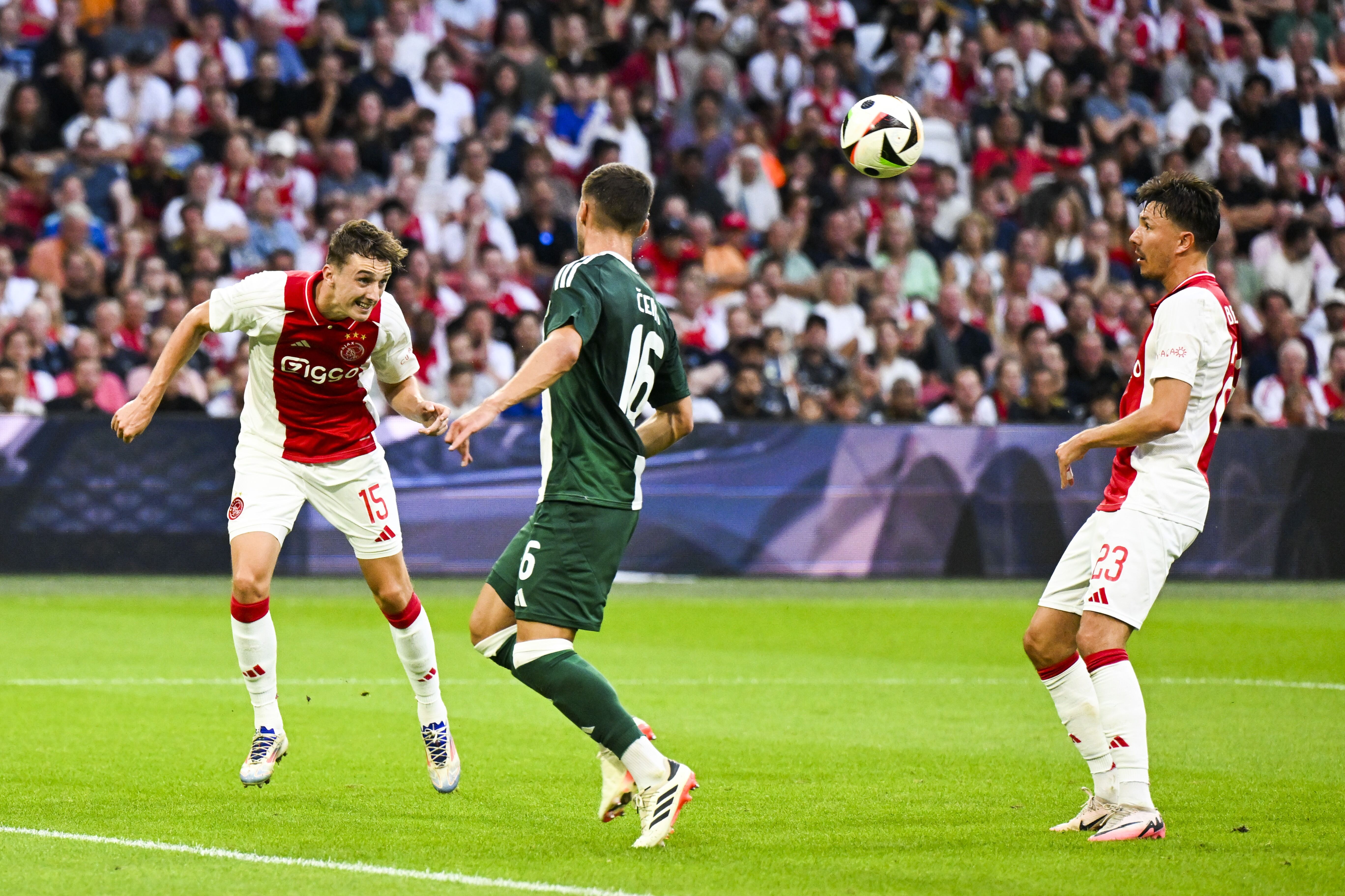 Ajax Plaatst Zich Op Bizarre Wijze Voor Play-offs Europa League Na Marathon Penaltyserie