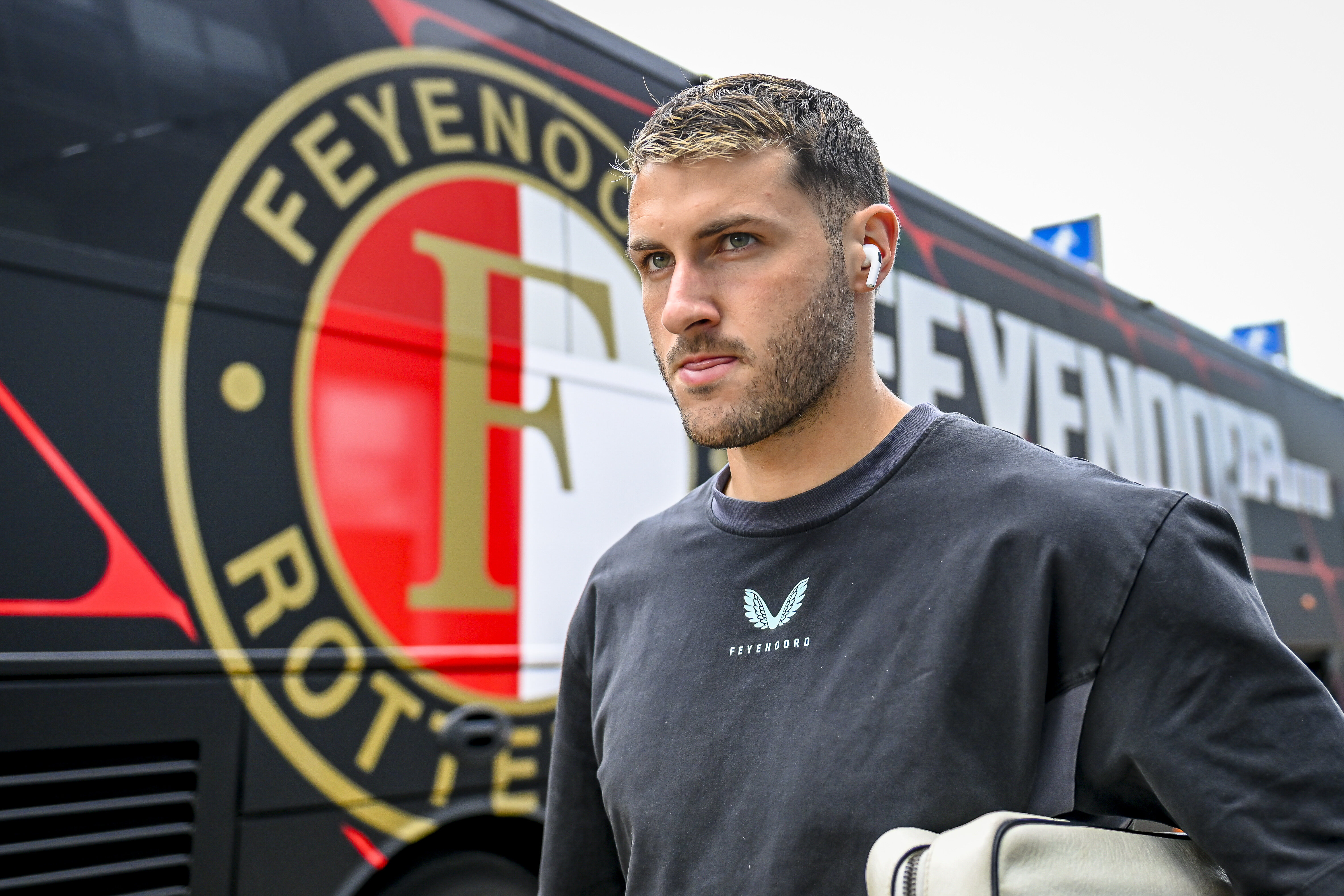 Transfernieuws Eredivisie: Nieuw Bod van 33 Miljoen Euro op Gimenez