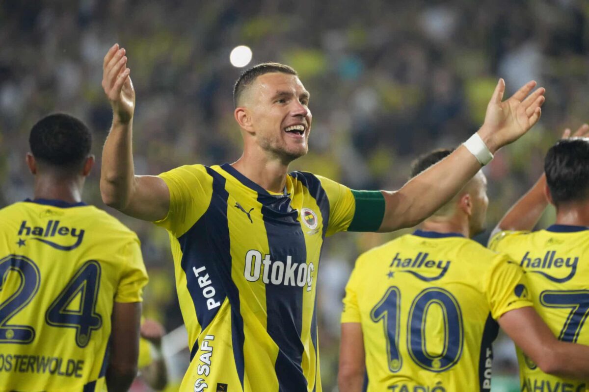 Fenerbahçe žaidėjai treniruojasi