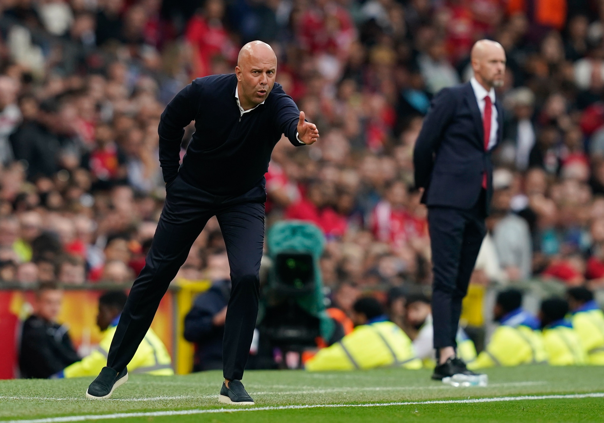 Liverpool heerst op Old Trafford: Overtuigende 0-3-zege zet Ten Hag onder druk