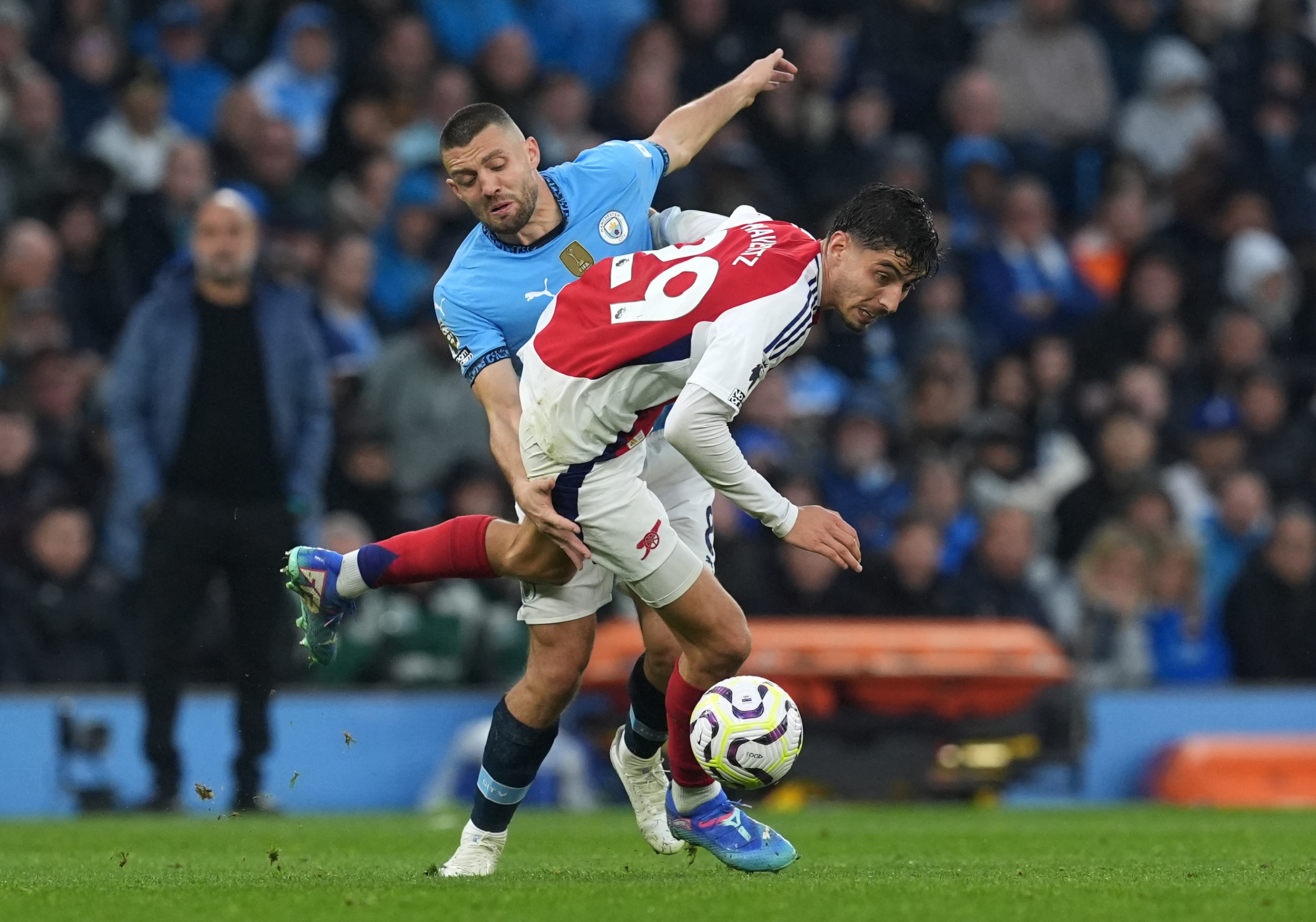 Arsenal ontsnapt niet aan gelijkspel tegen Manchester City na late goal van Stones