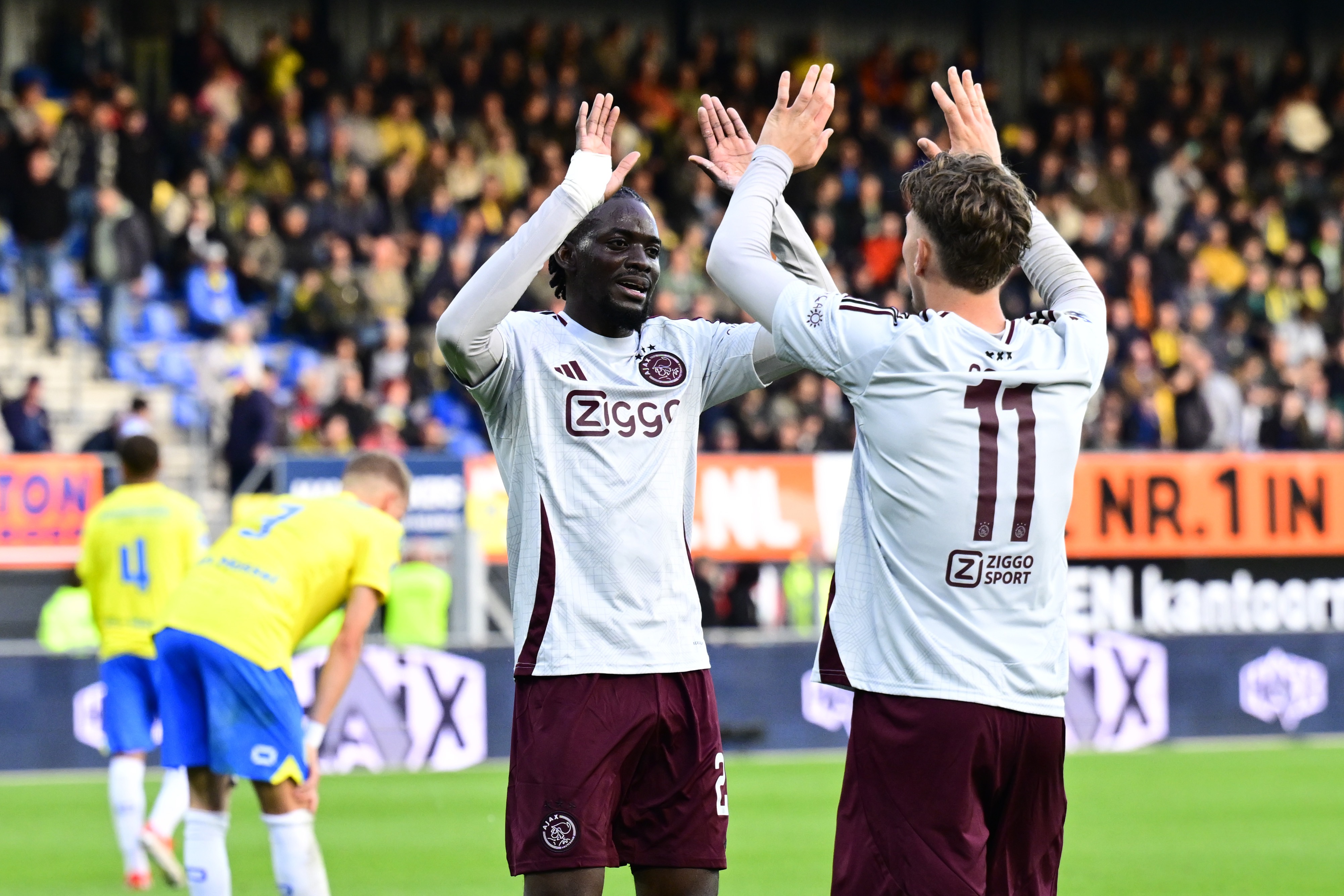 Ajax wint moeizaam van RKC: Invallers beslissen de wedstrijd in Waalwijk