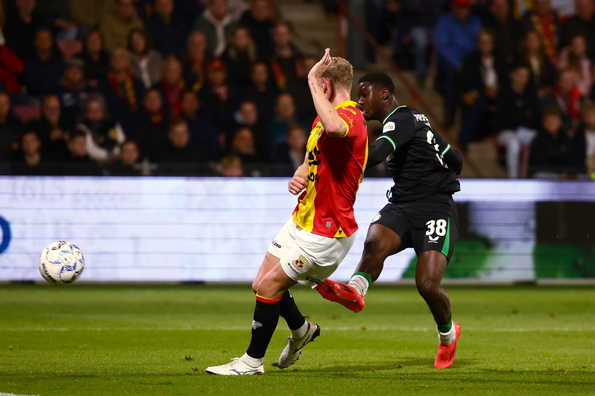 Feyenoord imponeert met dominante zege op Go Ahead: ‘Dit benaderde perfectie’