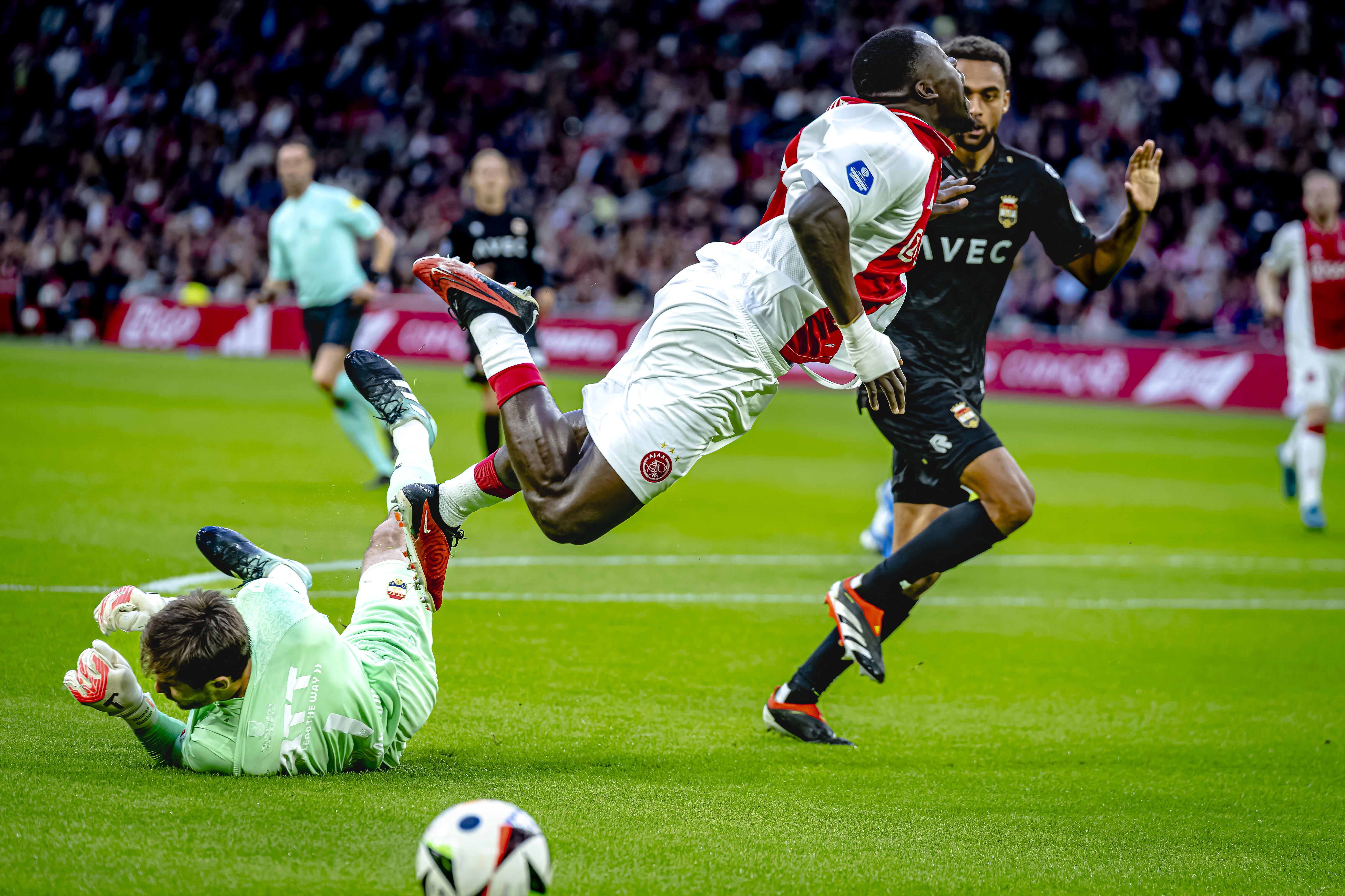 Ajax worstelt naar nipte zege op Willem II in aanloop naar Klassieker