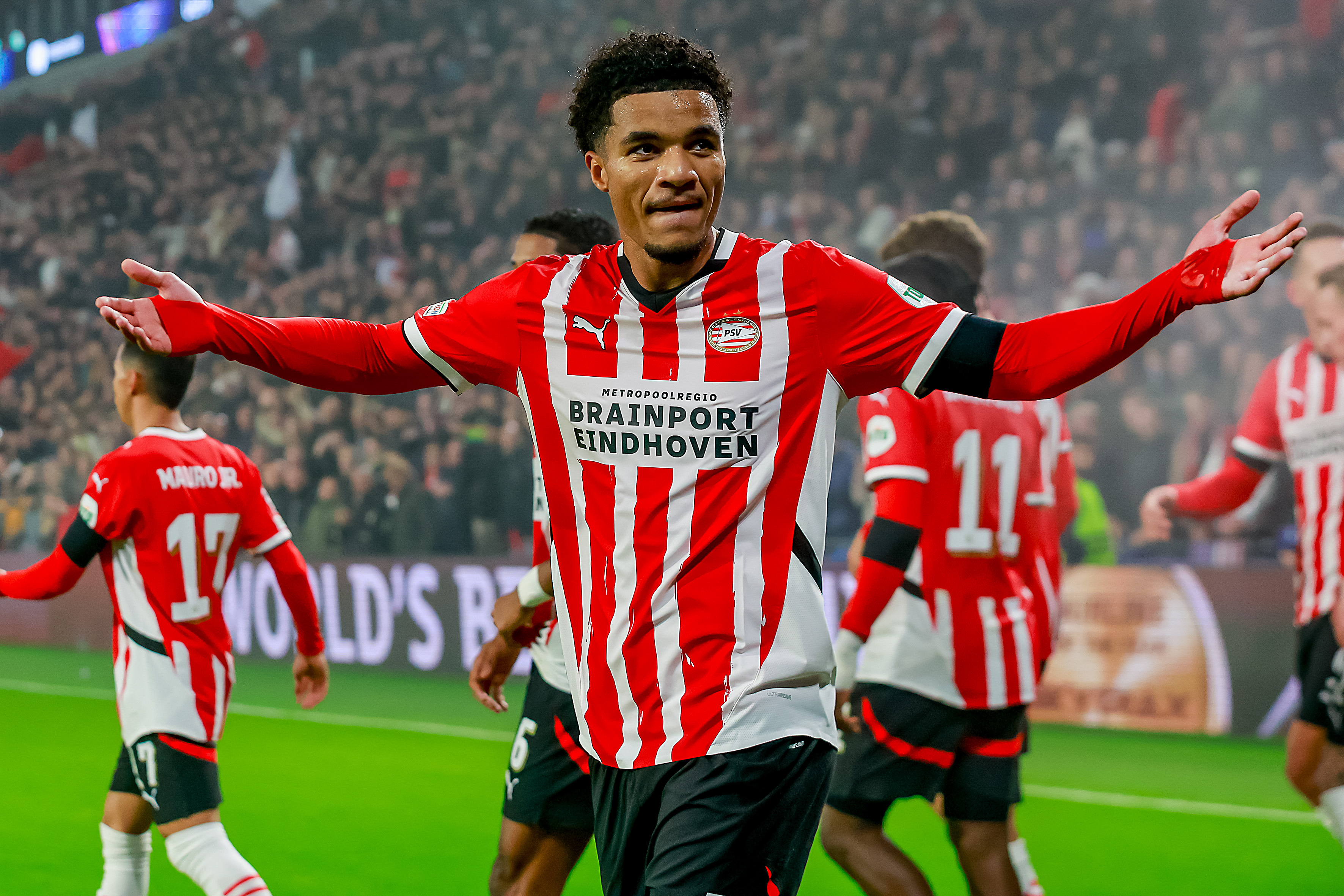 PSV herstelt zich met historische 4-0 overwinning op Girona