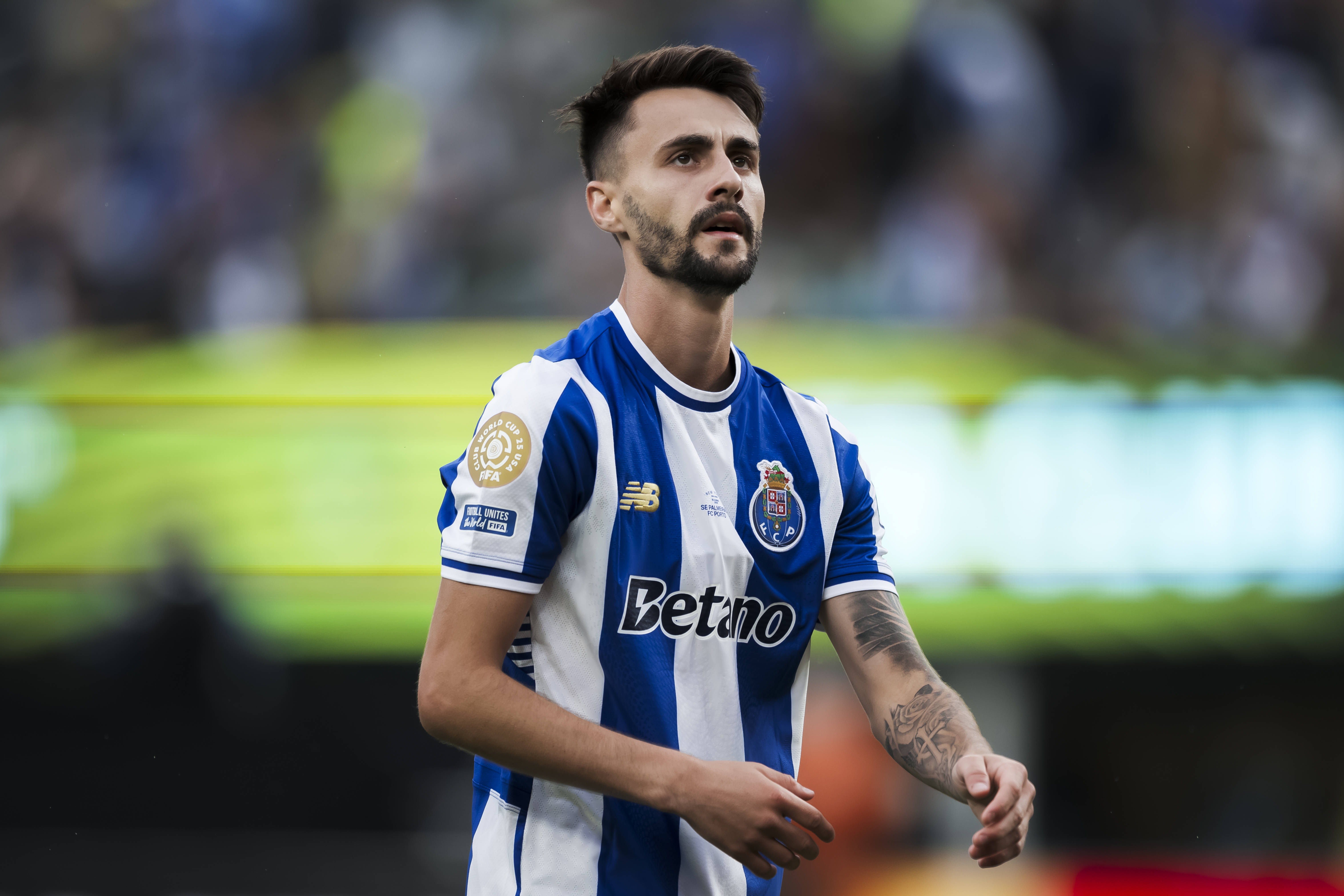 Today’s Best Transfer Gossip & Rumours with Whispers Five: West Ham plotting move for Arsenal midfielder