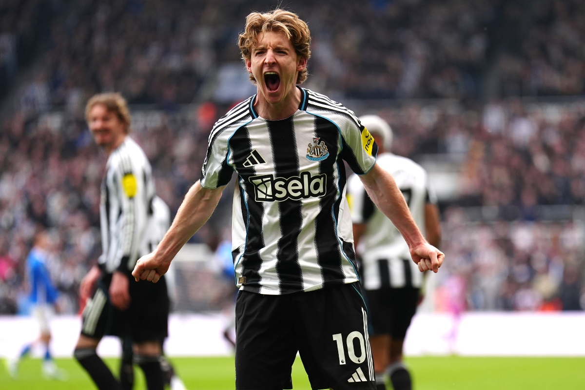 Latest transfer news today: Saudi striker offered PL return as Chelsea eye £50m midfielder