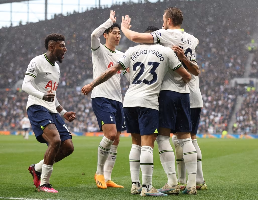 Spurs take on Palace