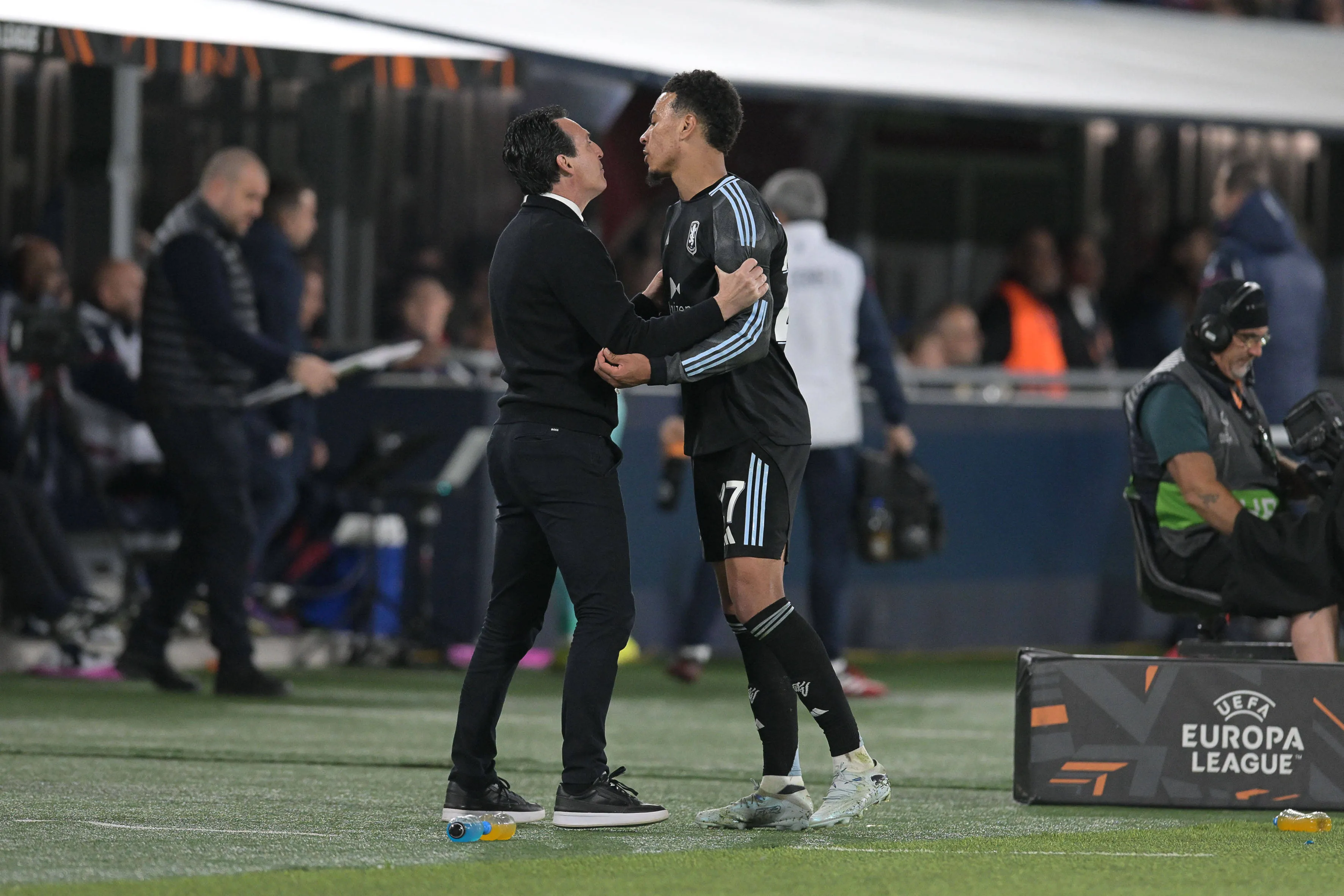 Aston Villa boss Unai Emery talks to Morgan Rogers