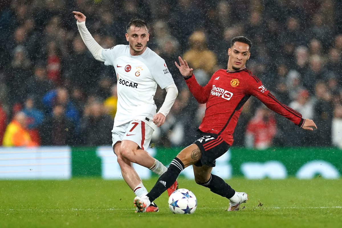 Manchester United's Antony (right) and Galatasaray's Kerem Akturkoglu