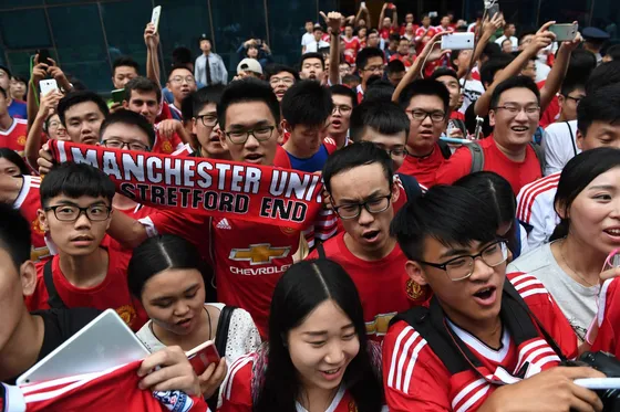 Man united plastic fans