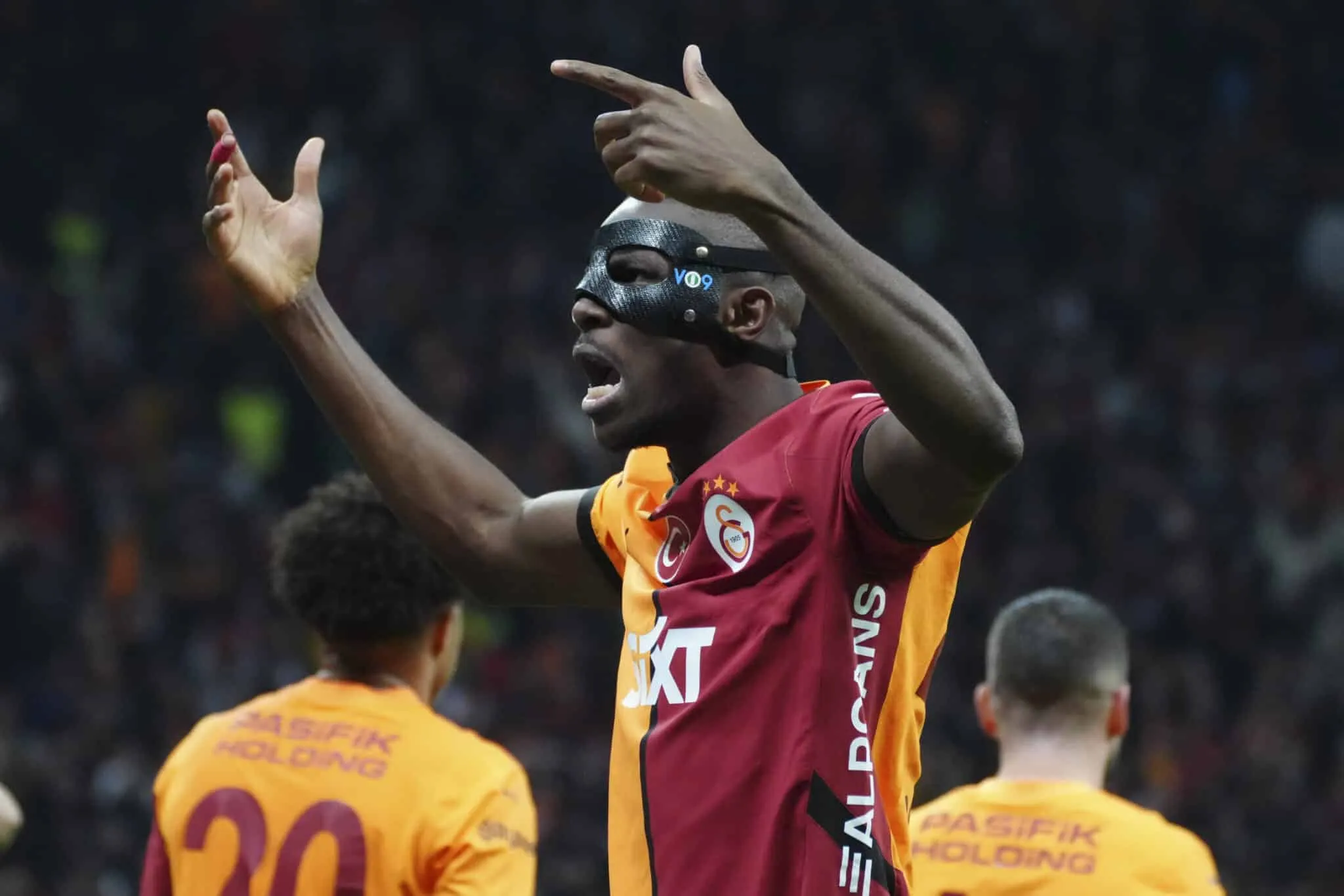 Osimhen transfer: Man Utd offered Napoli star in a potential swap deal? Whisper+ verdict