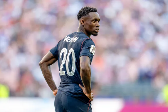Latest transfer news today: World Cup star linked with Chelsea move as Man Utd continue search for midfielders