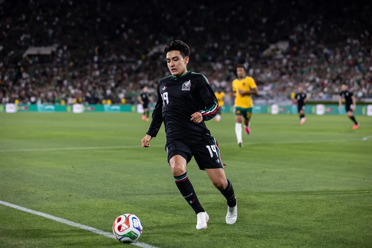 Gilberto Mora in action for Mexico 