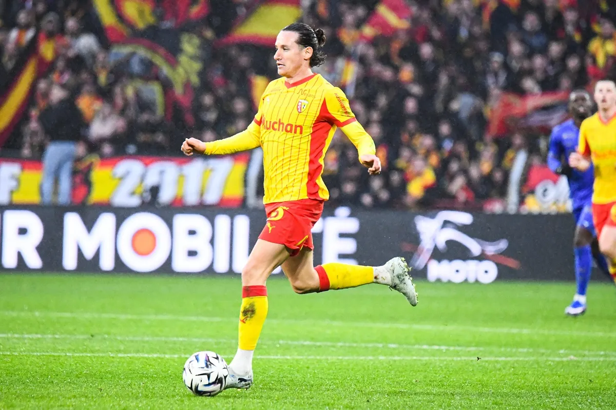 Lens vs Metz prediction